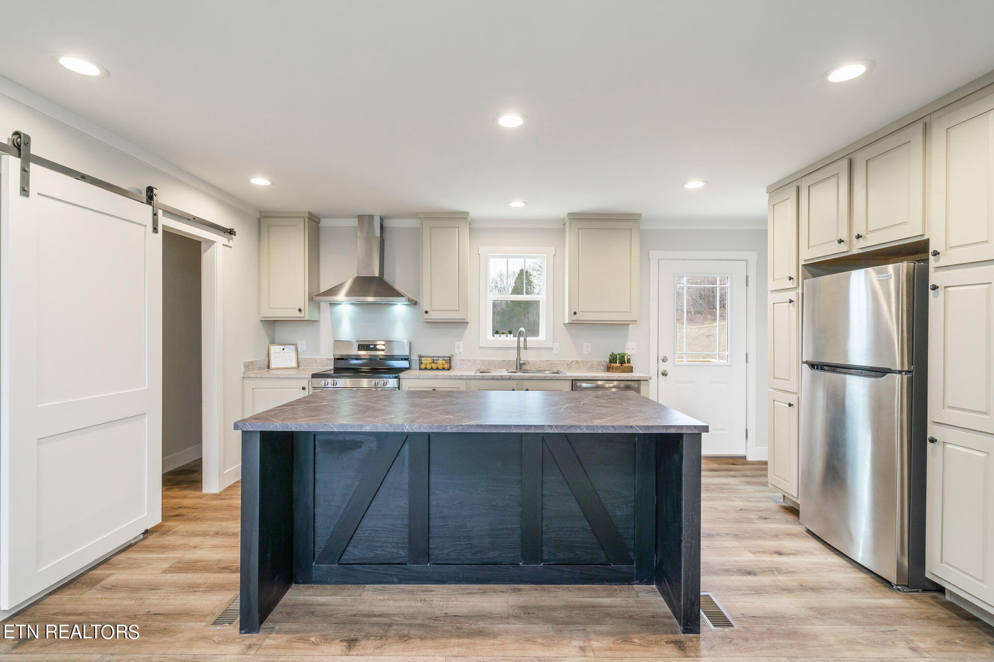 484 Greenbriar Rd