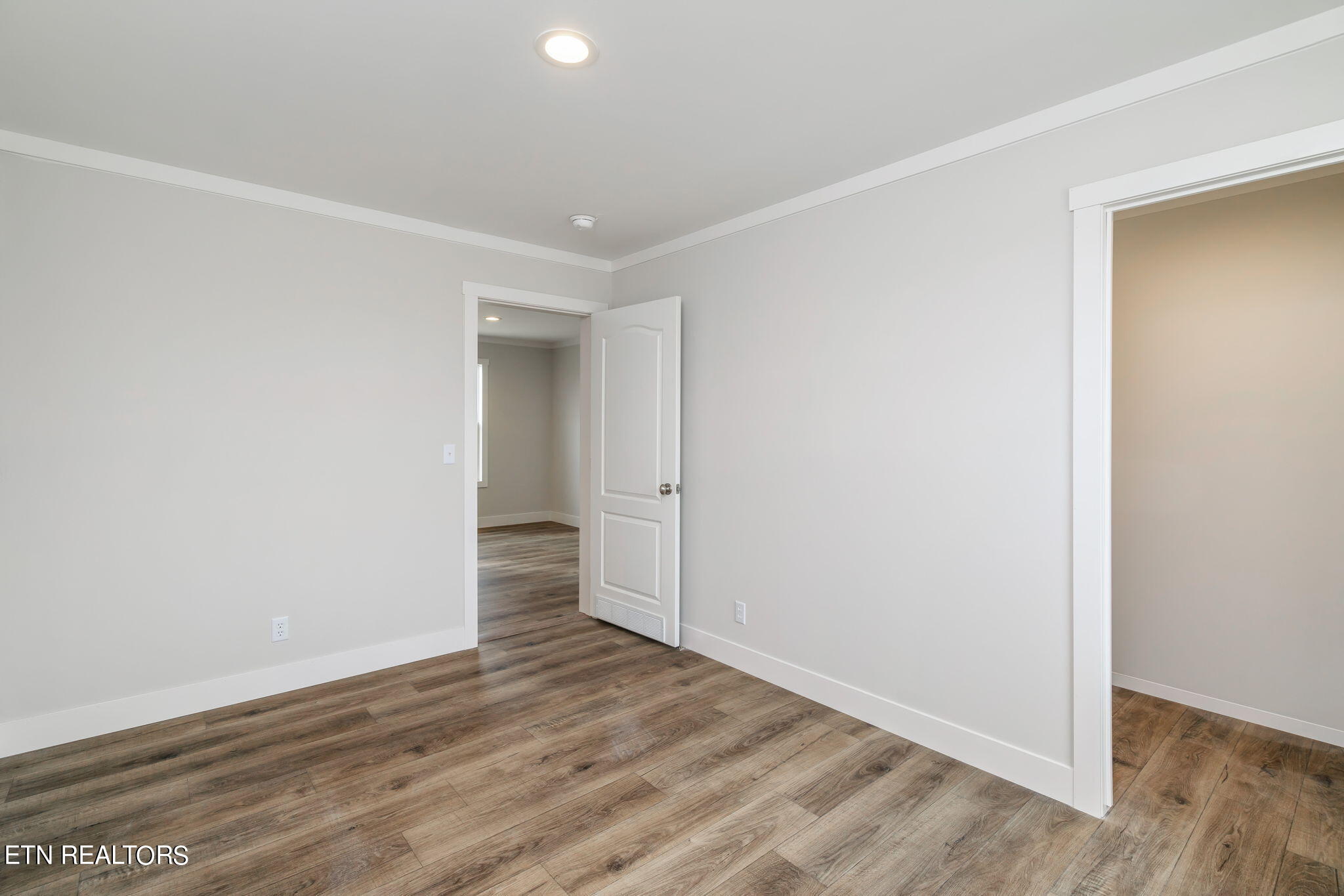 484 Greenbriar Rd