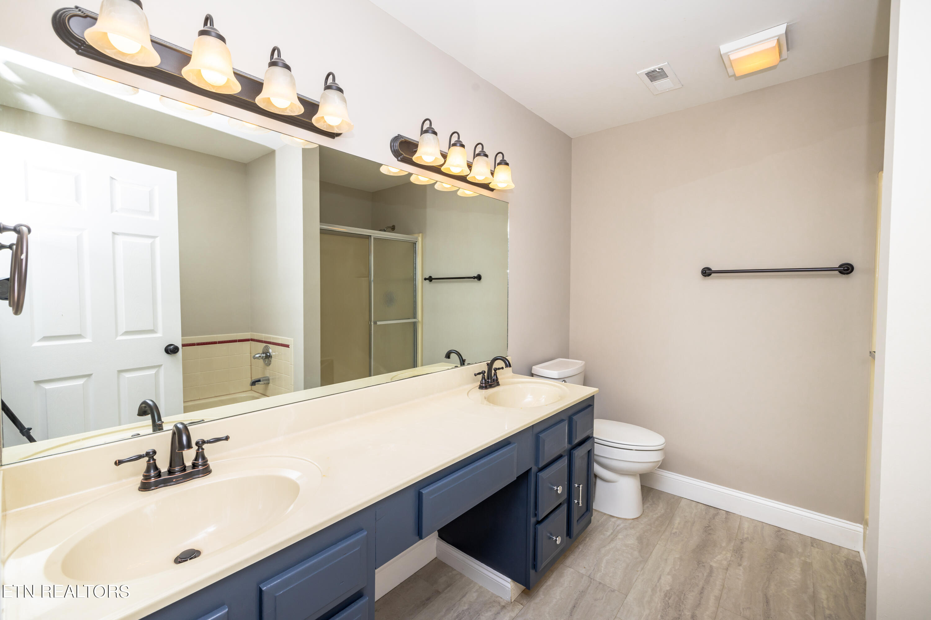 652 Farragut Commons Drive
