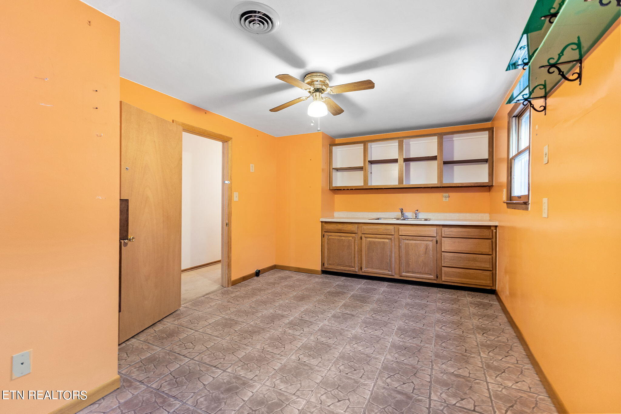 5103 Chapman Hwy