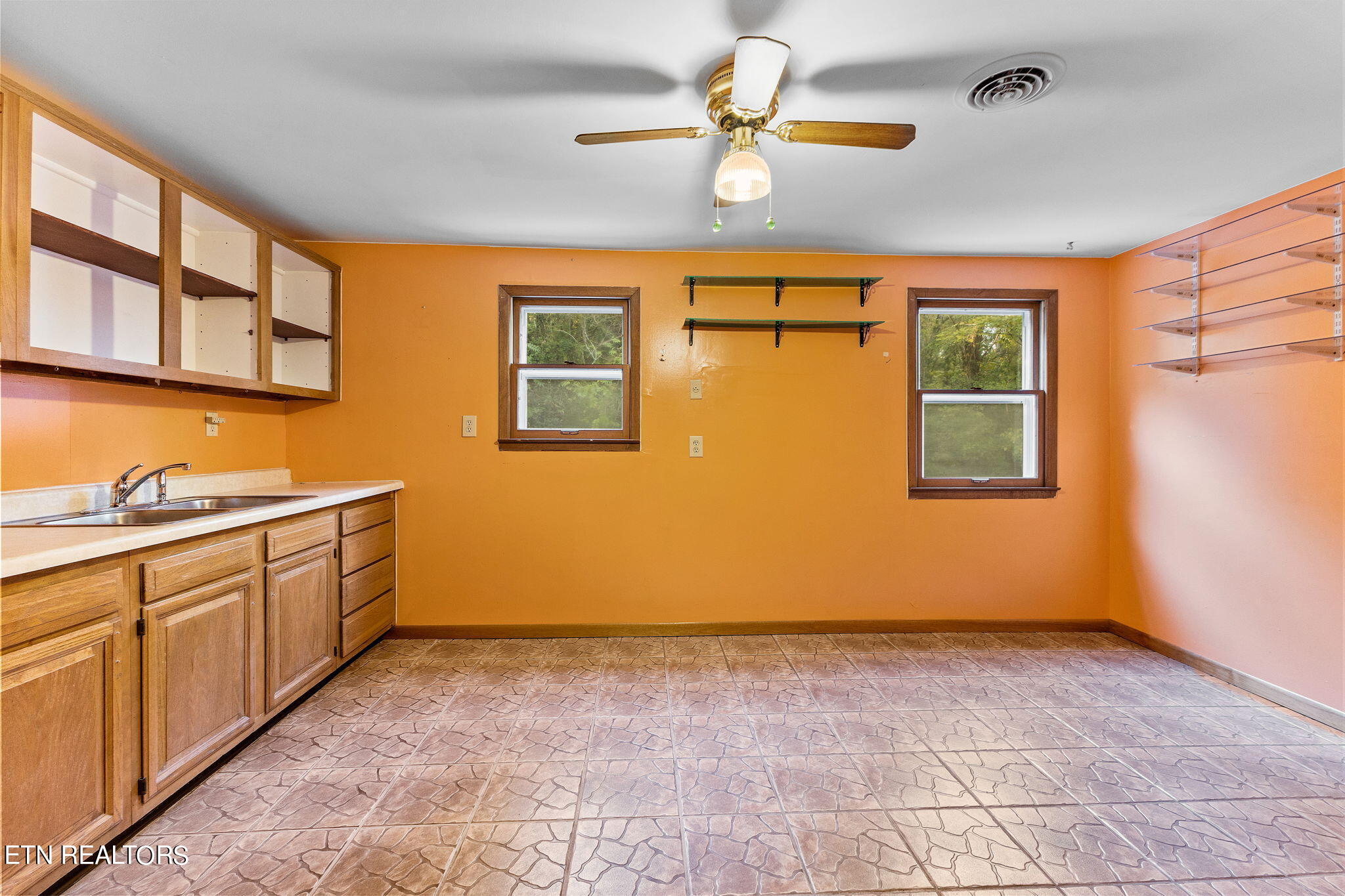 5103 Chapman Hwy