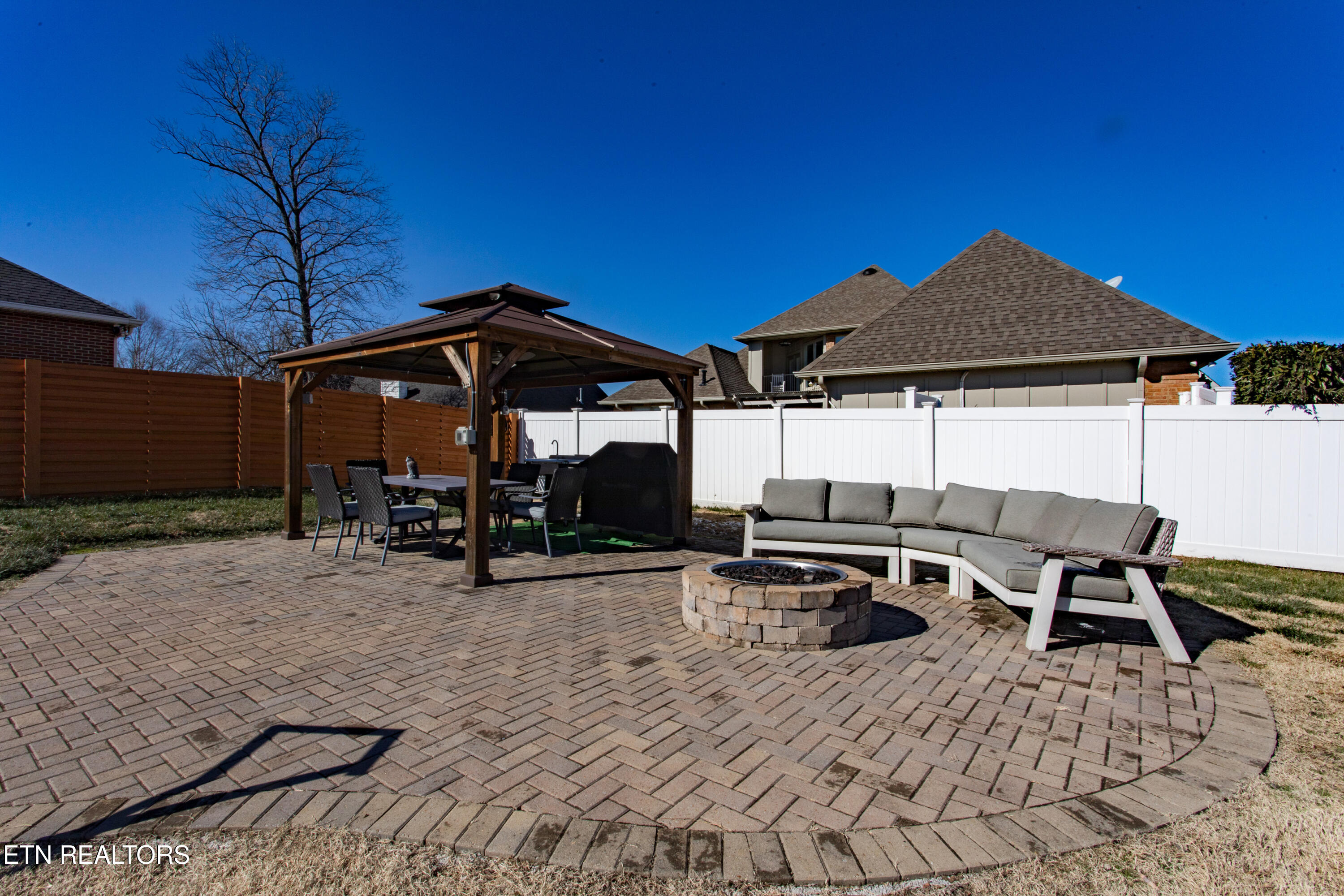 819 Royal View Drive