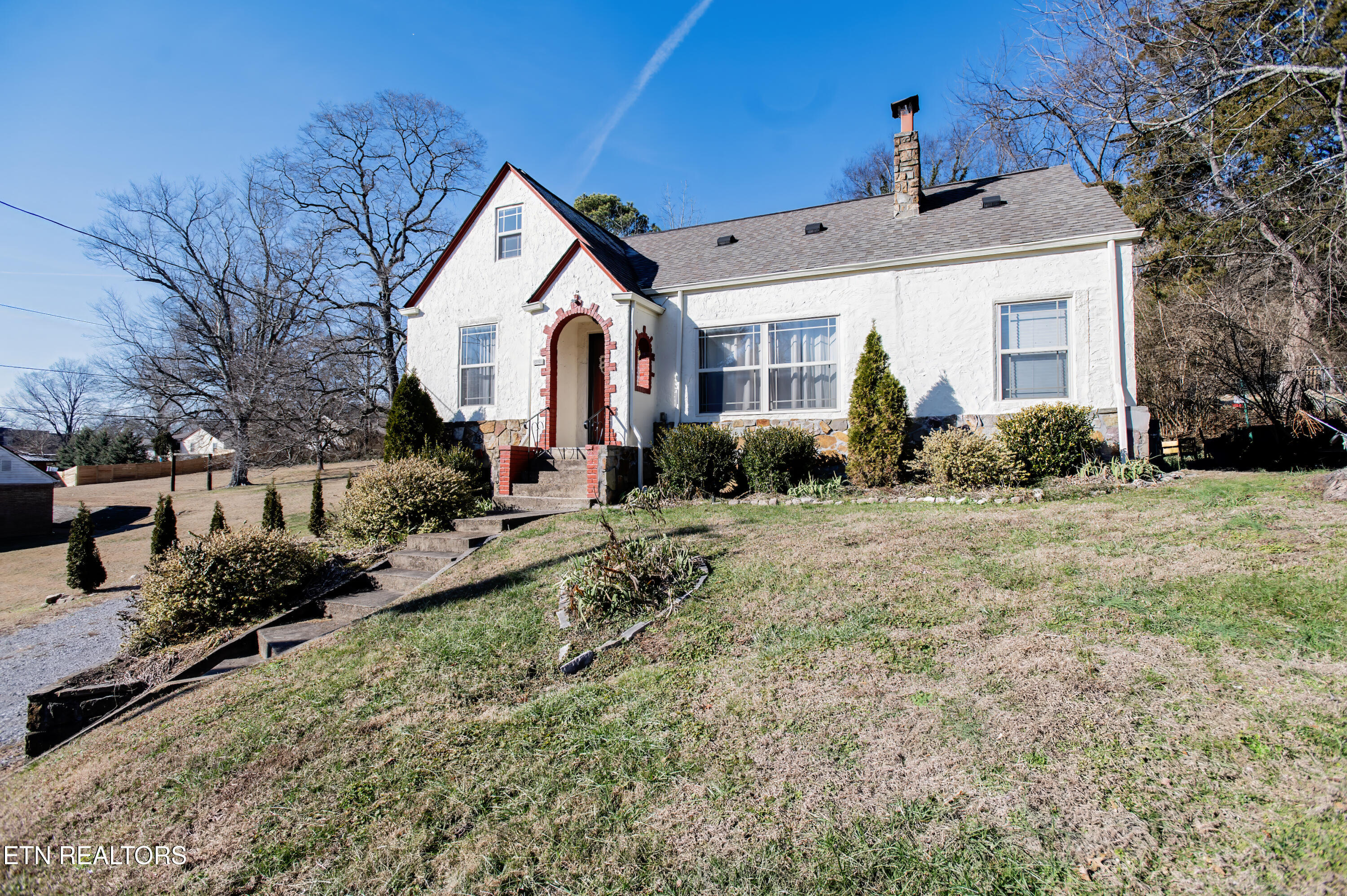 5713 Oak Rd