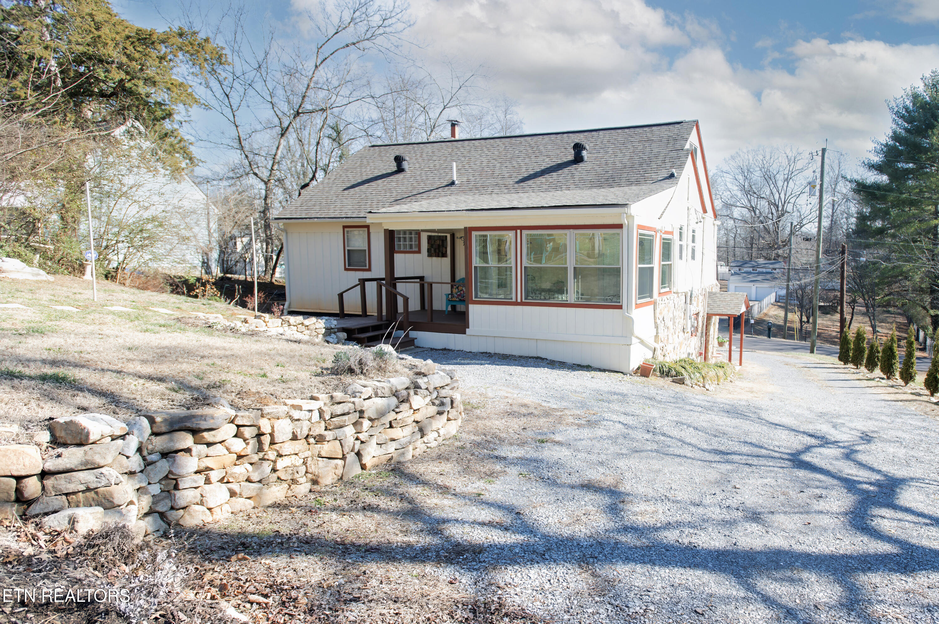 5713 Oak Rd