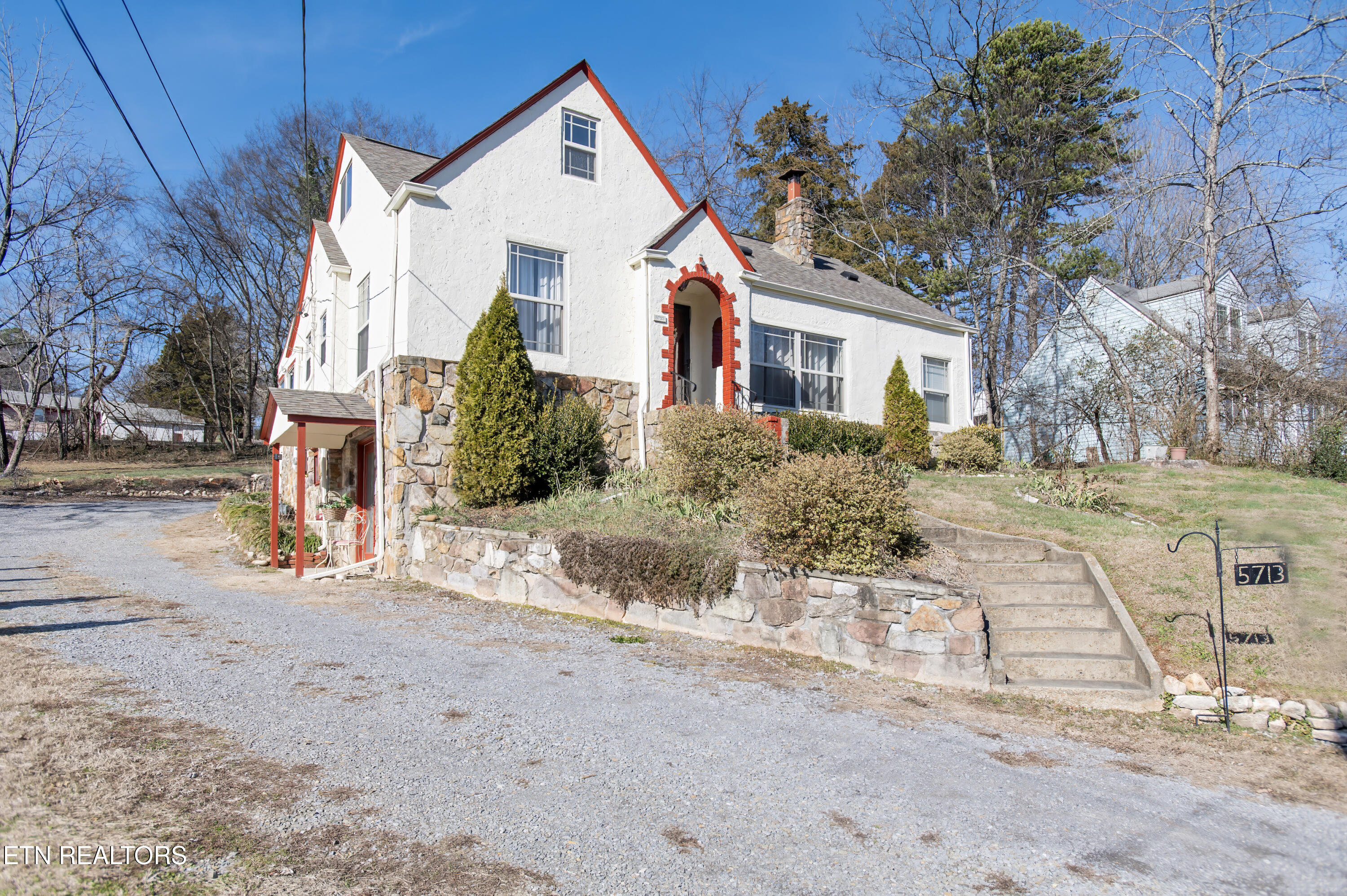 5713 Oak Rd