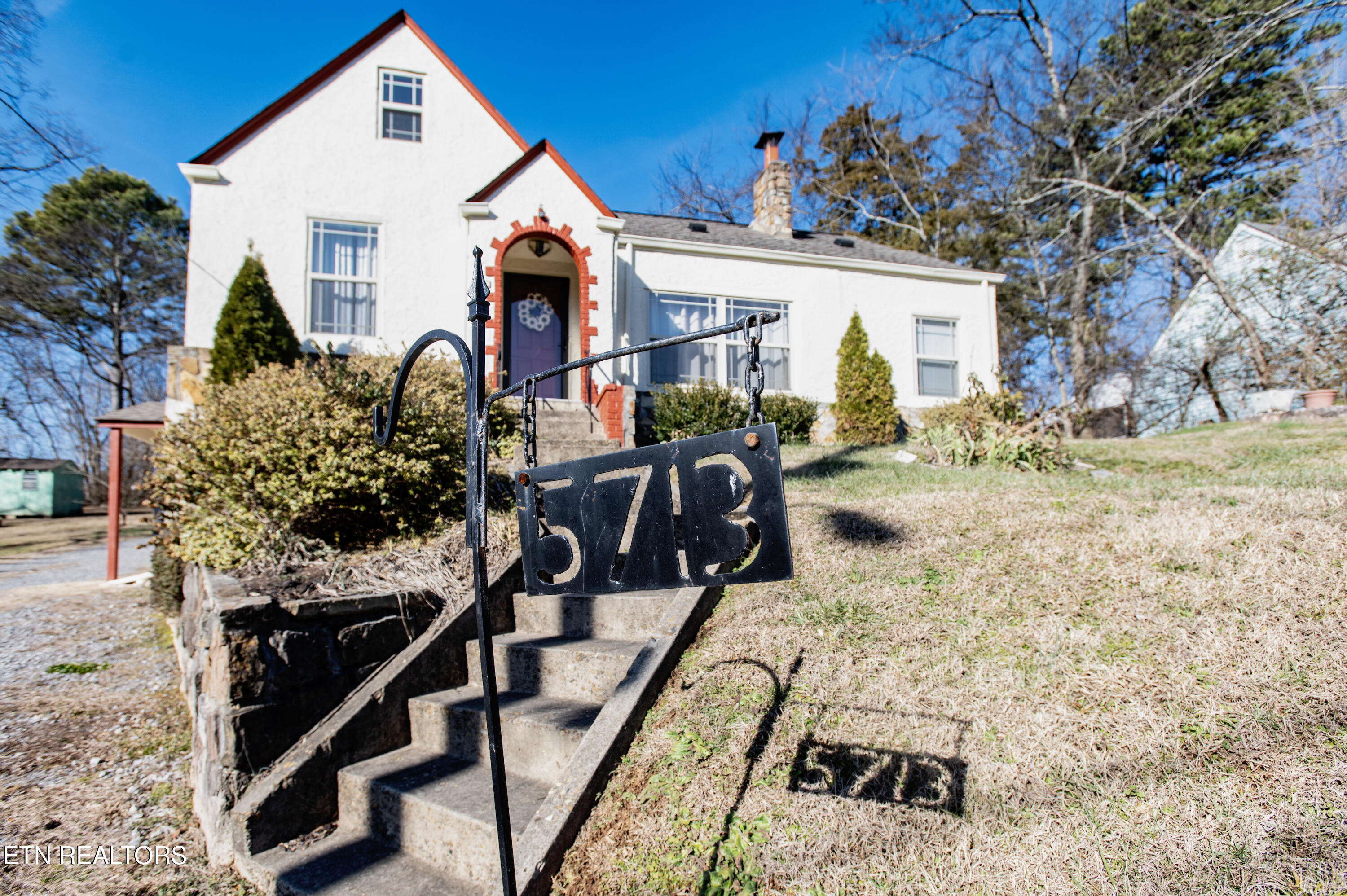5713 Oak Rd