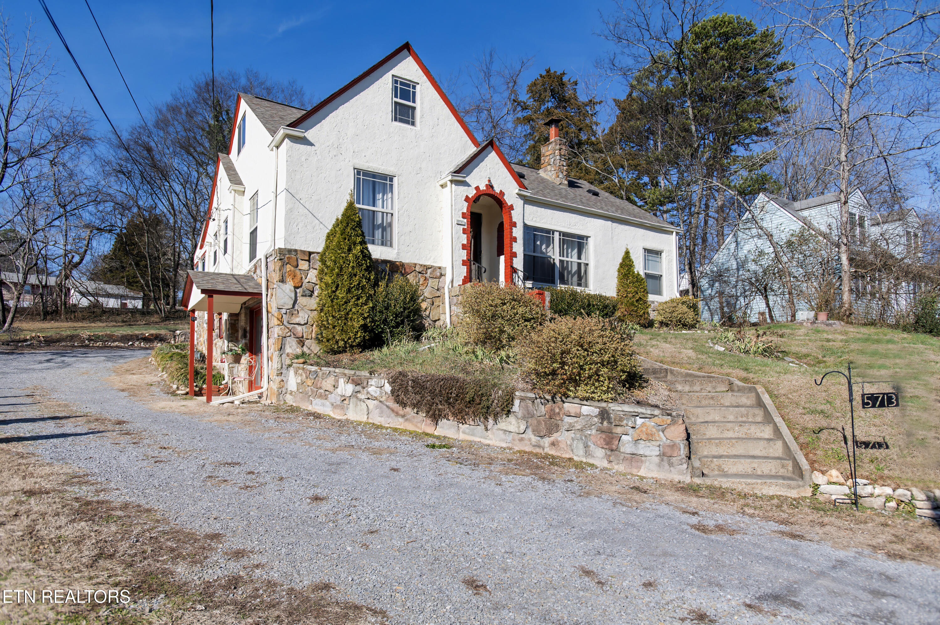 5713 Oak Rd