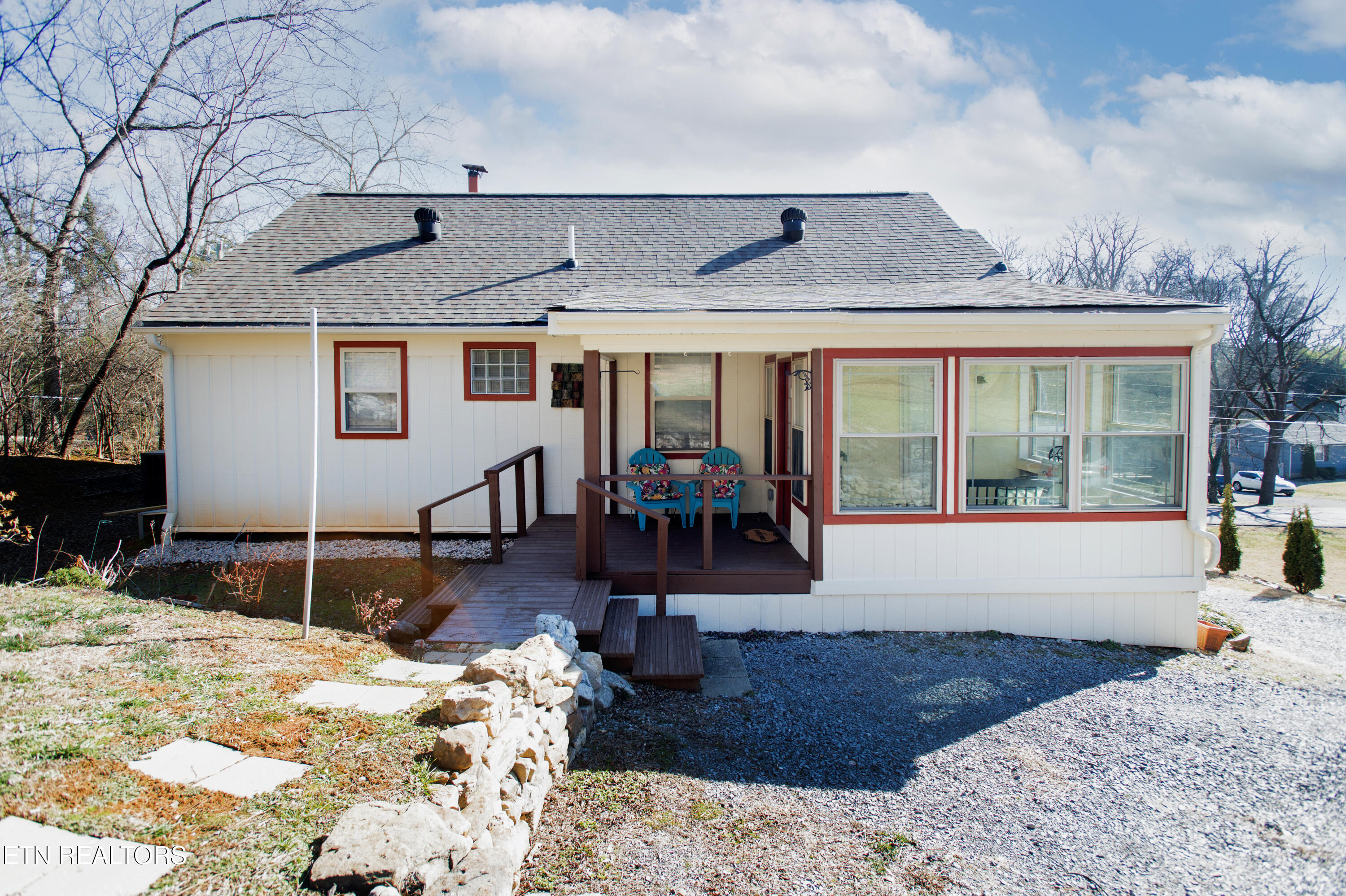 5713 Oak Rd