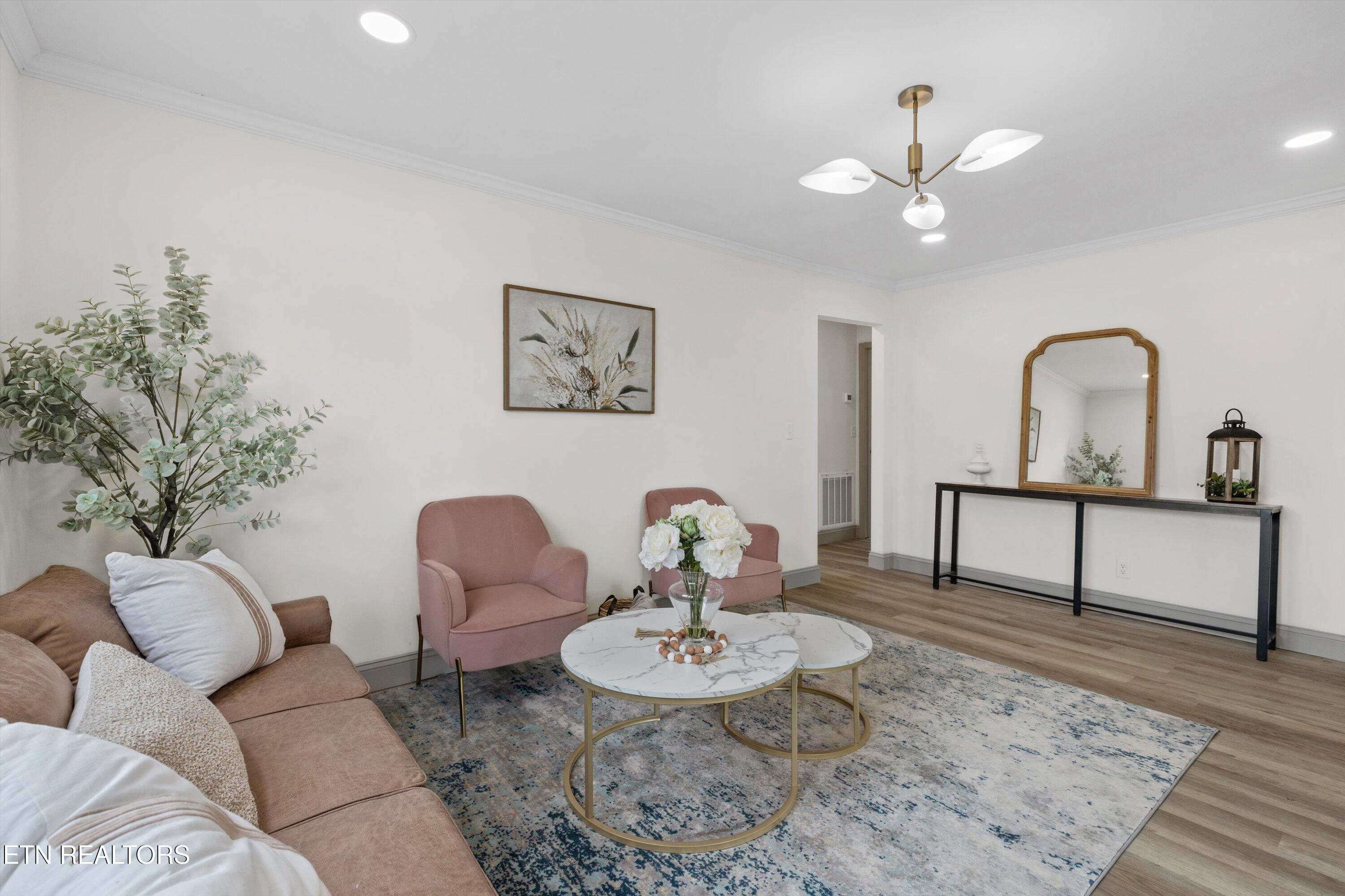 434 Defoe Circle