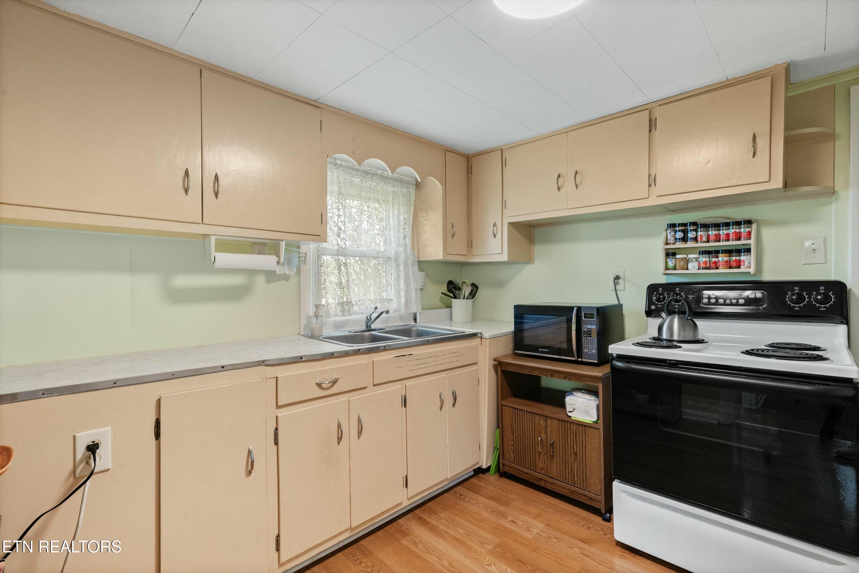 1405 Leconte Rd