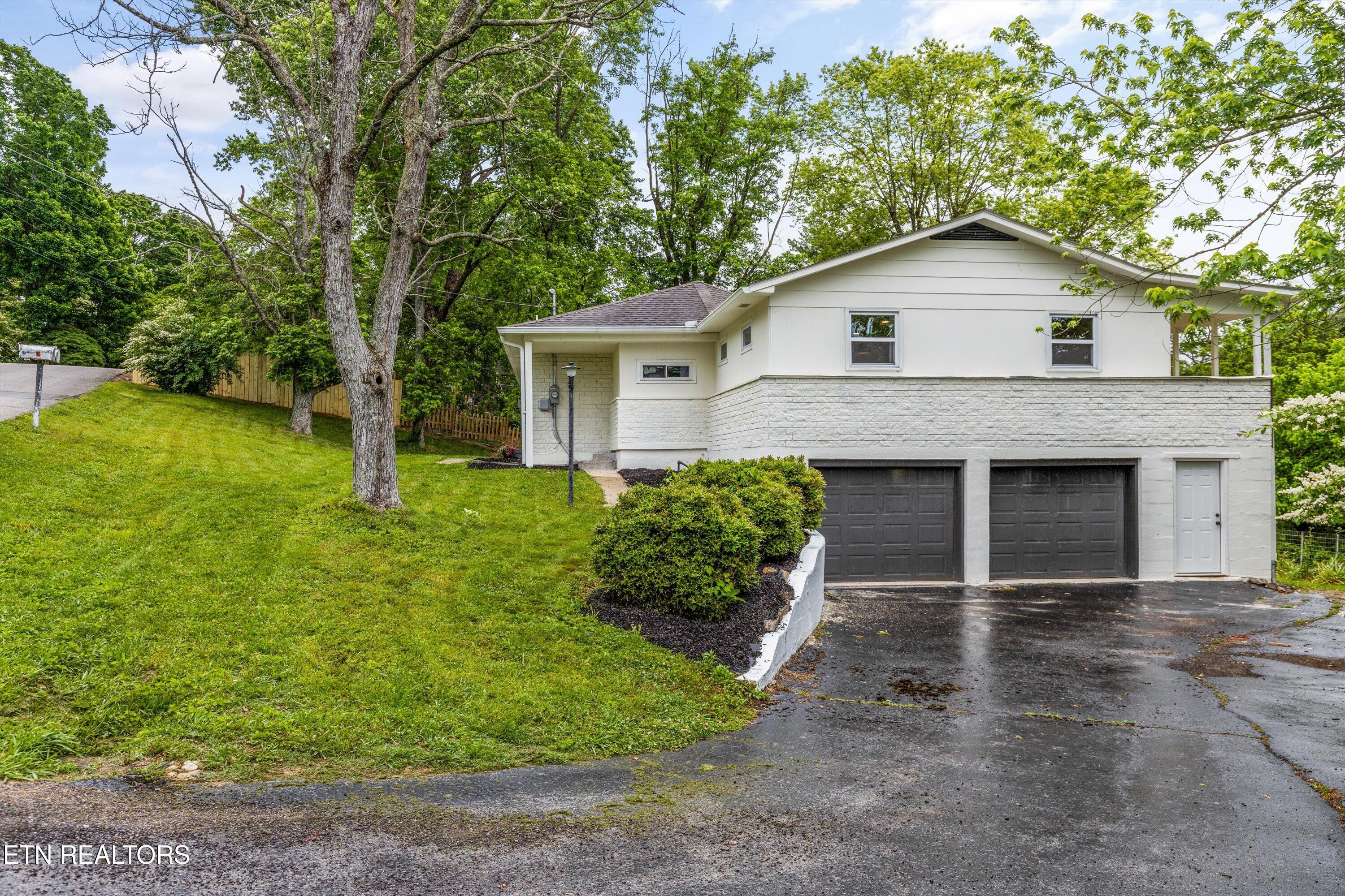 812 Sunset Drive