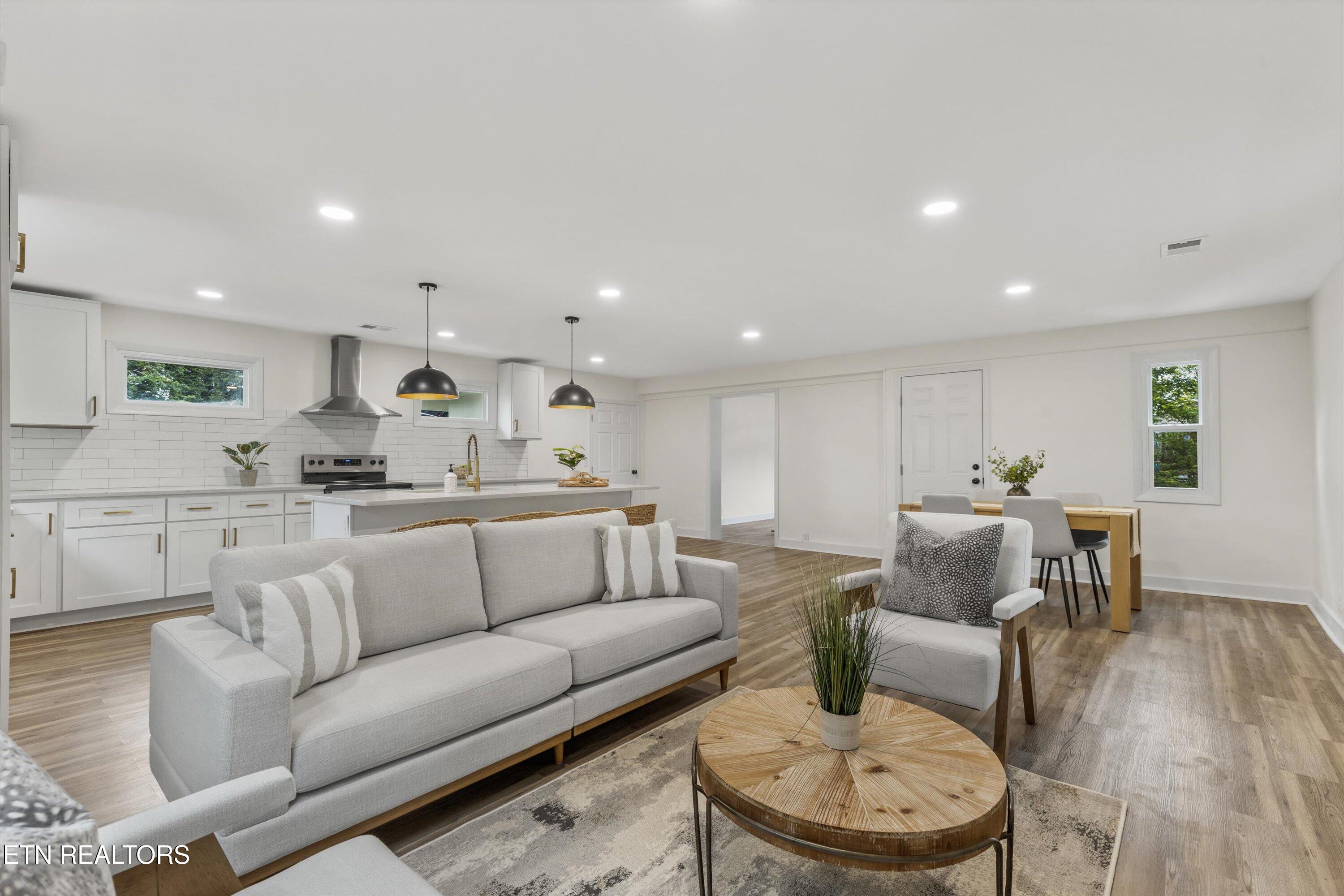 812 Sunset Drive