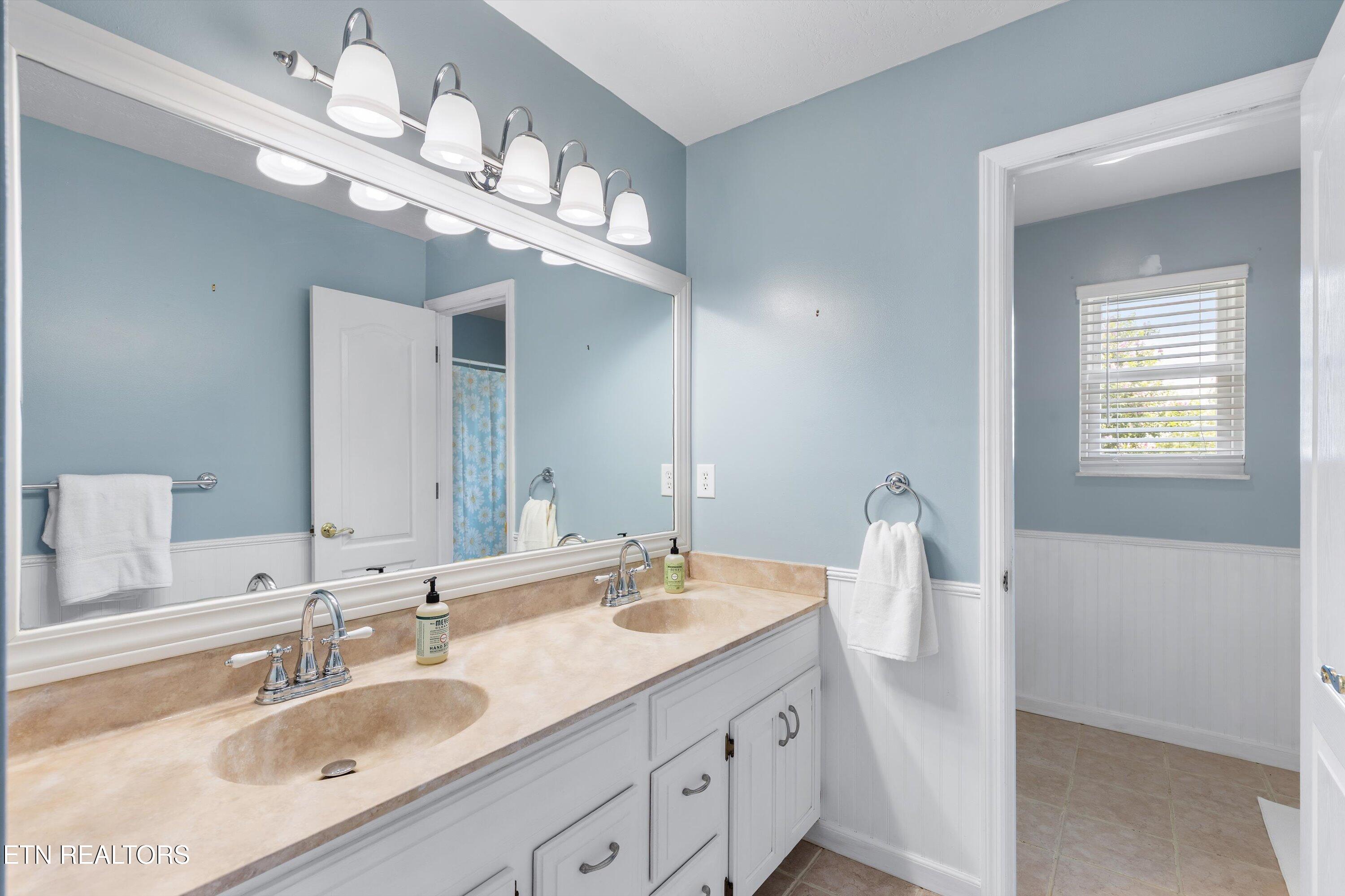 7801 Scenic Oaks Rd, Knoxville