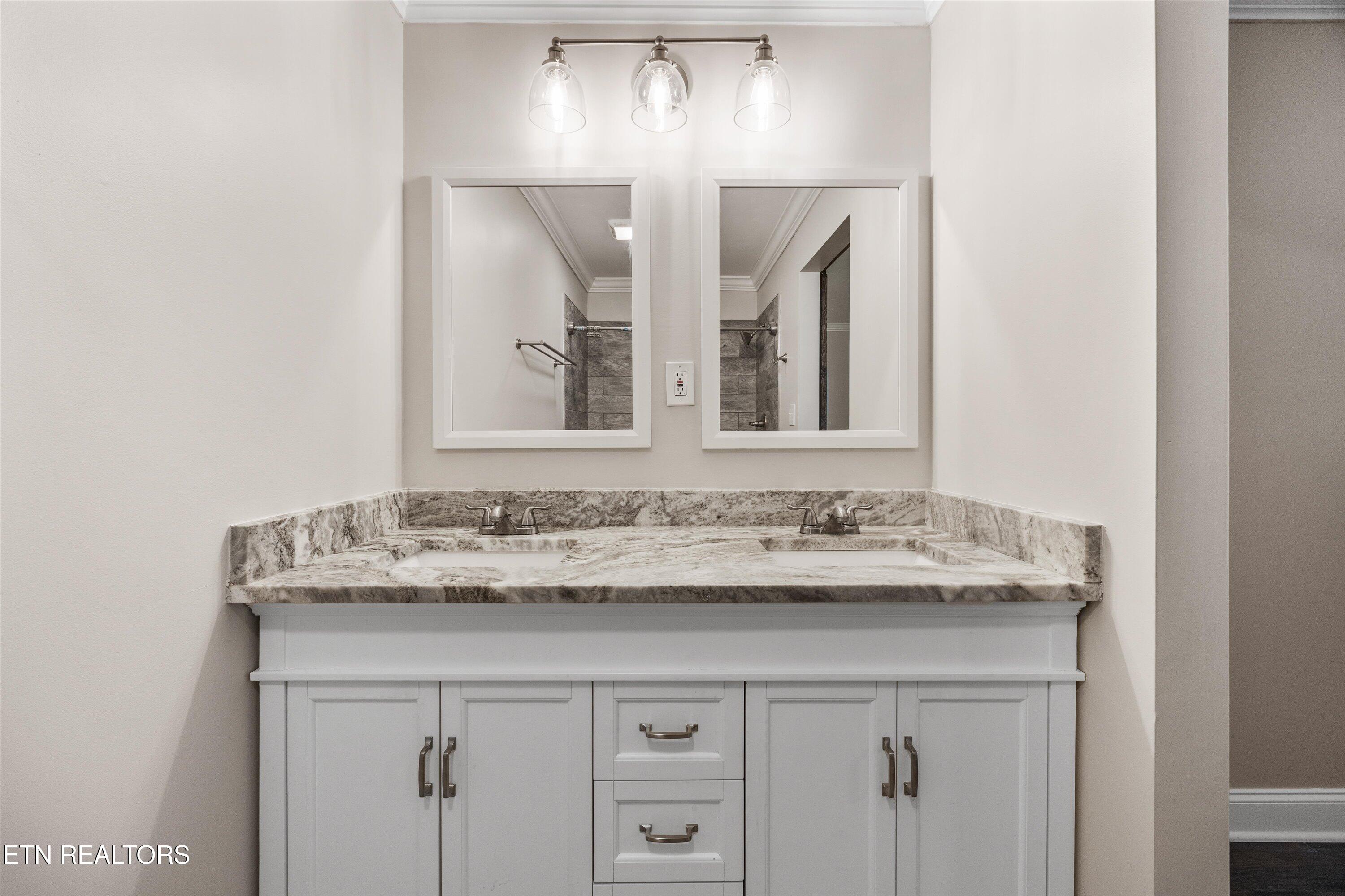 5413 NW Smoky Trail Tr