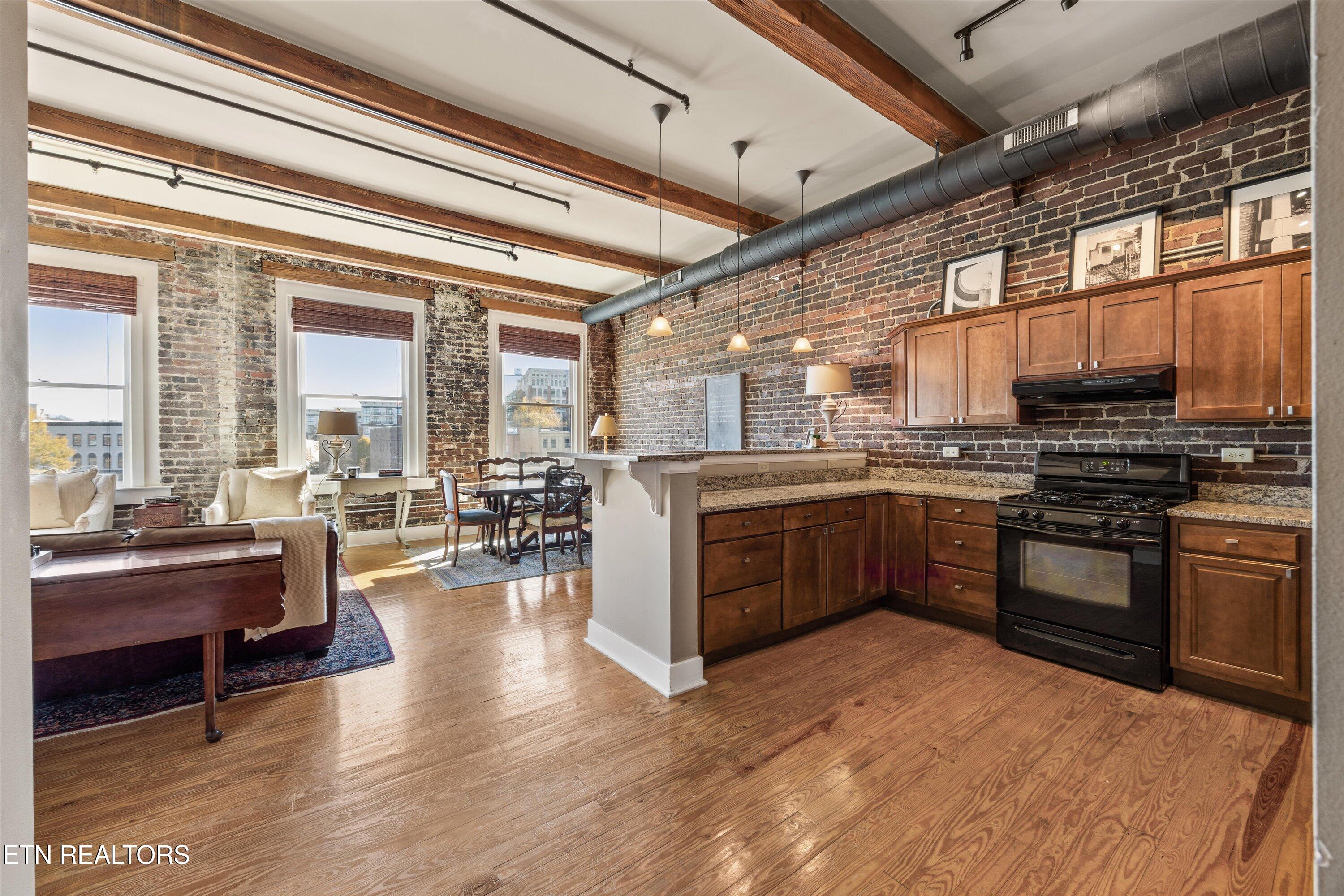 130 W Jackson Ave 302