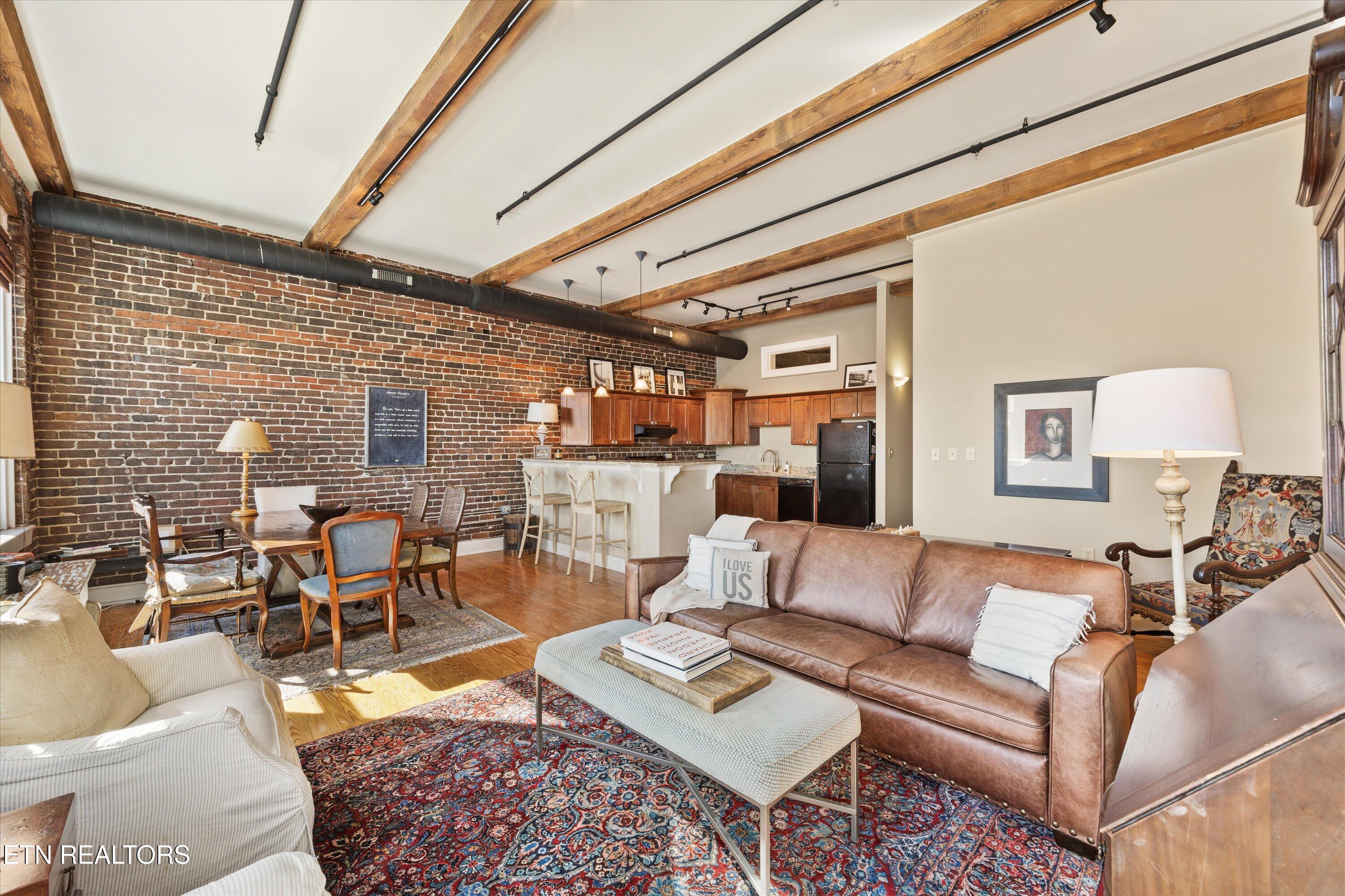 130 W Jackson Ave 302