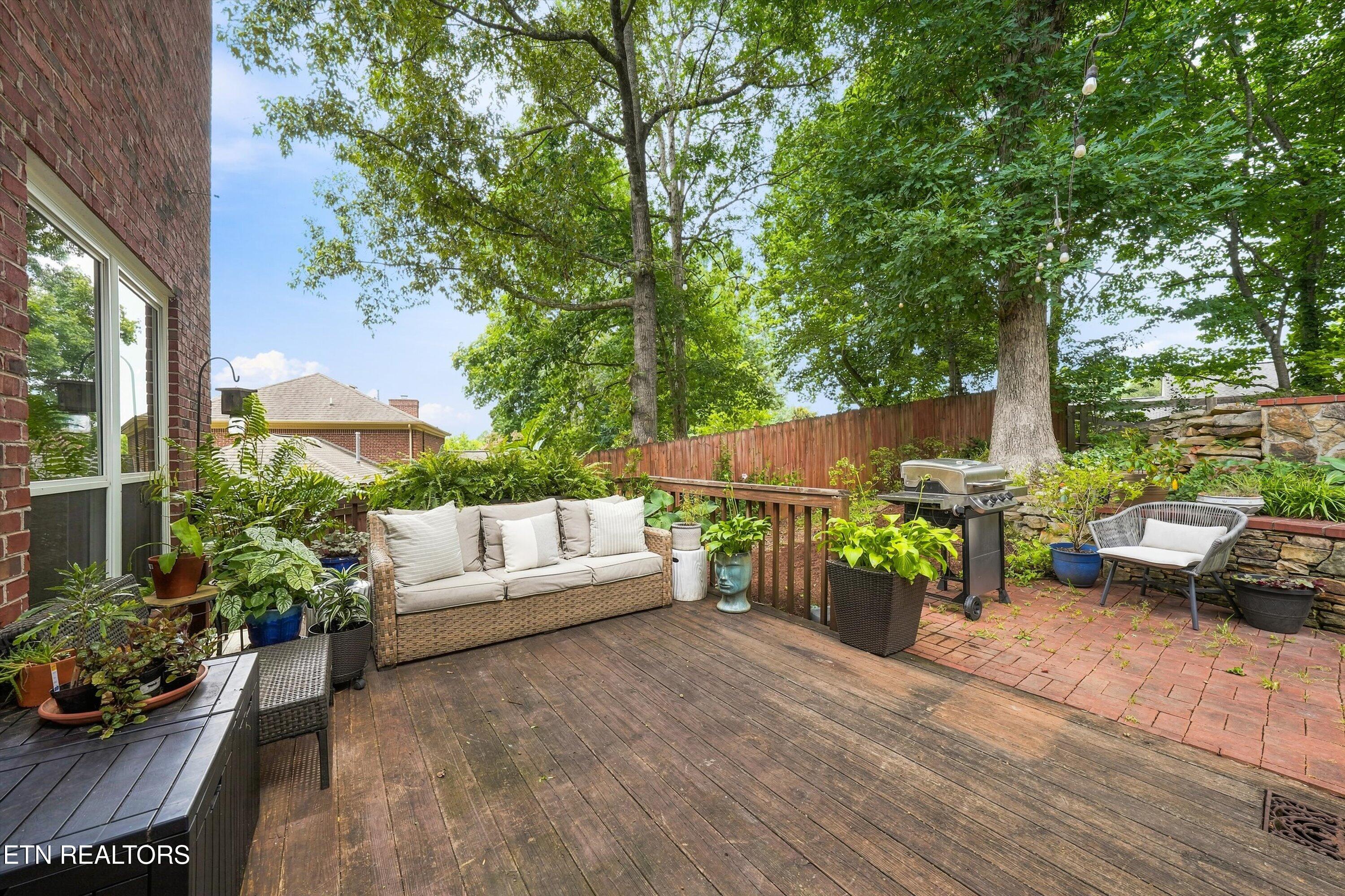 8409 Thornbury Court