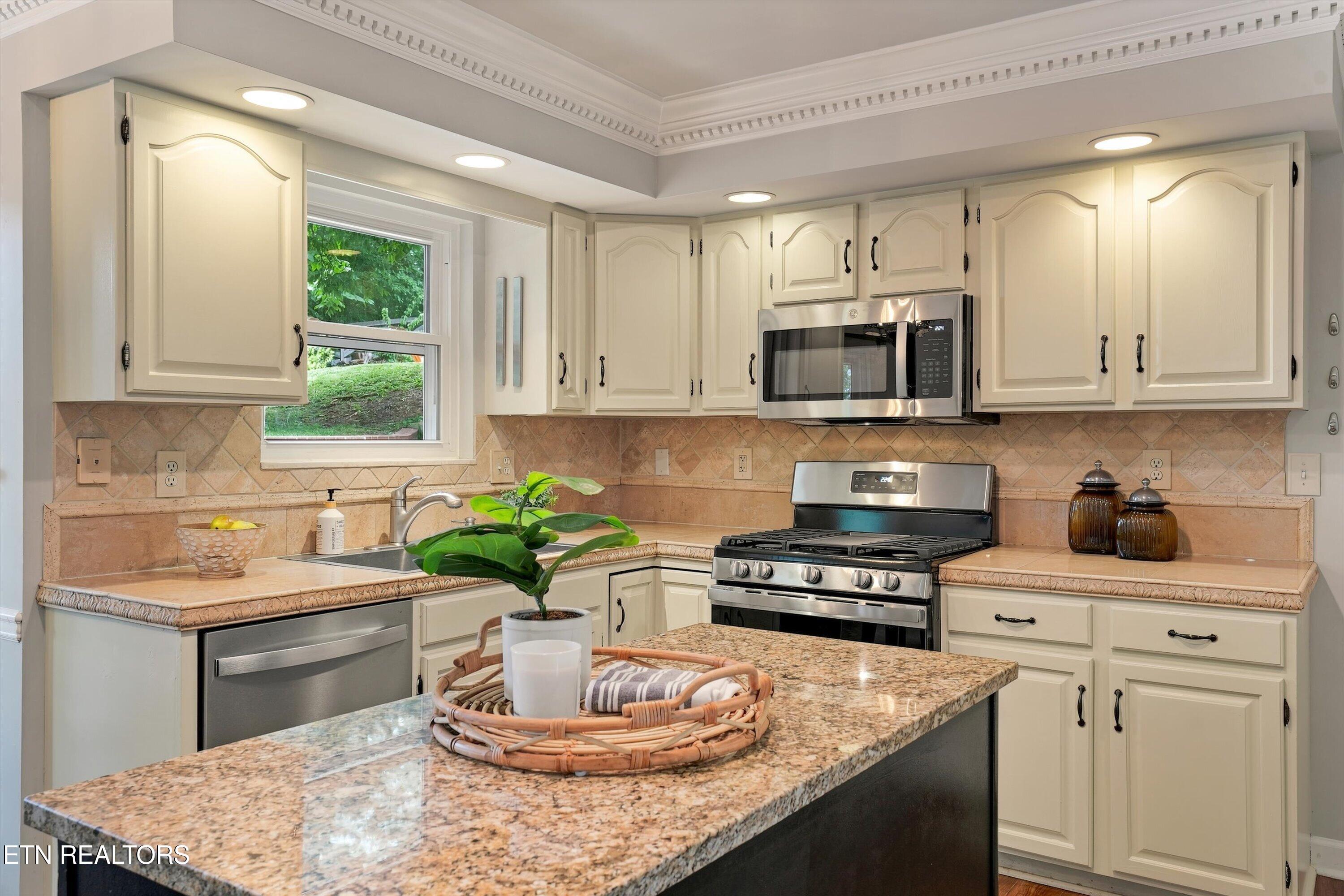 8409 Thornbury Court