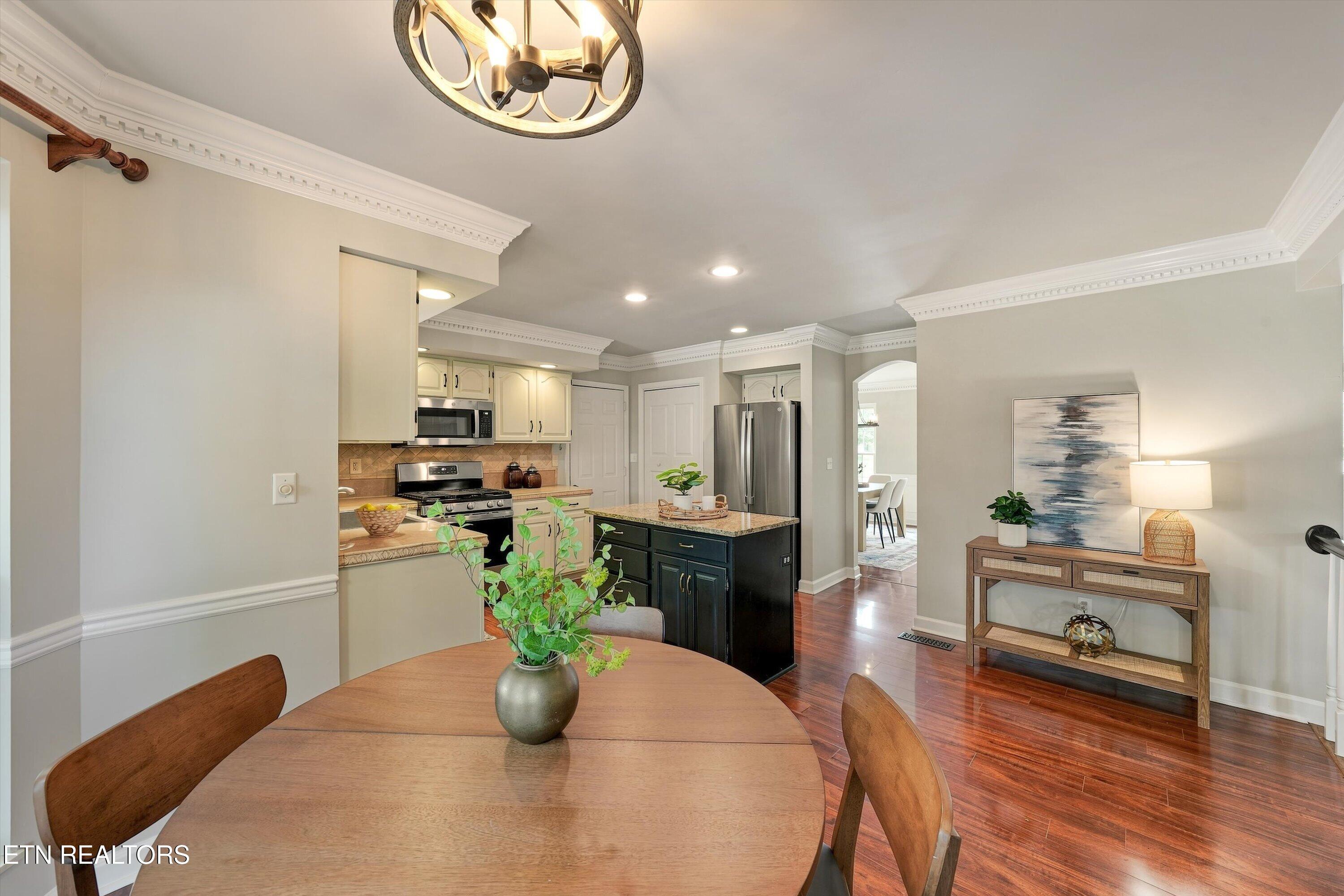 8409 Thornbury Court