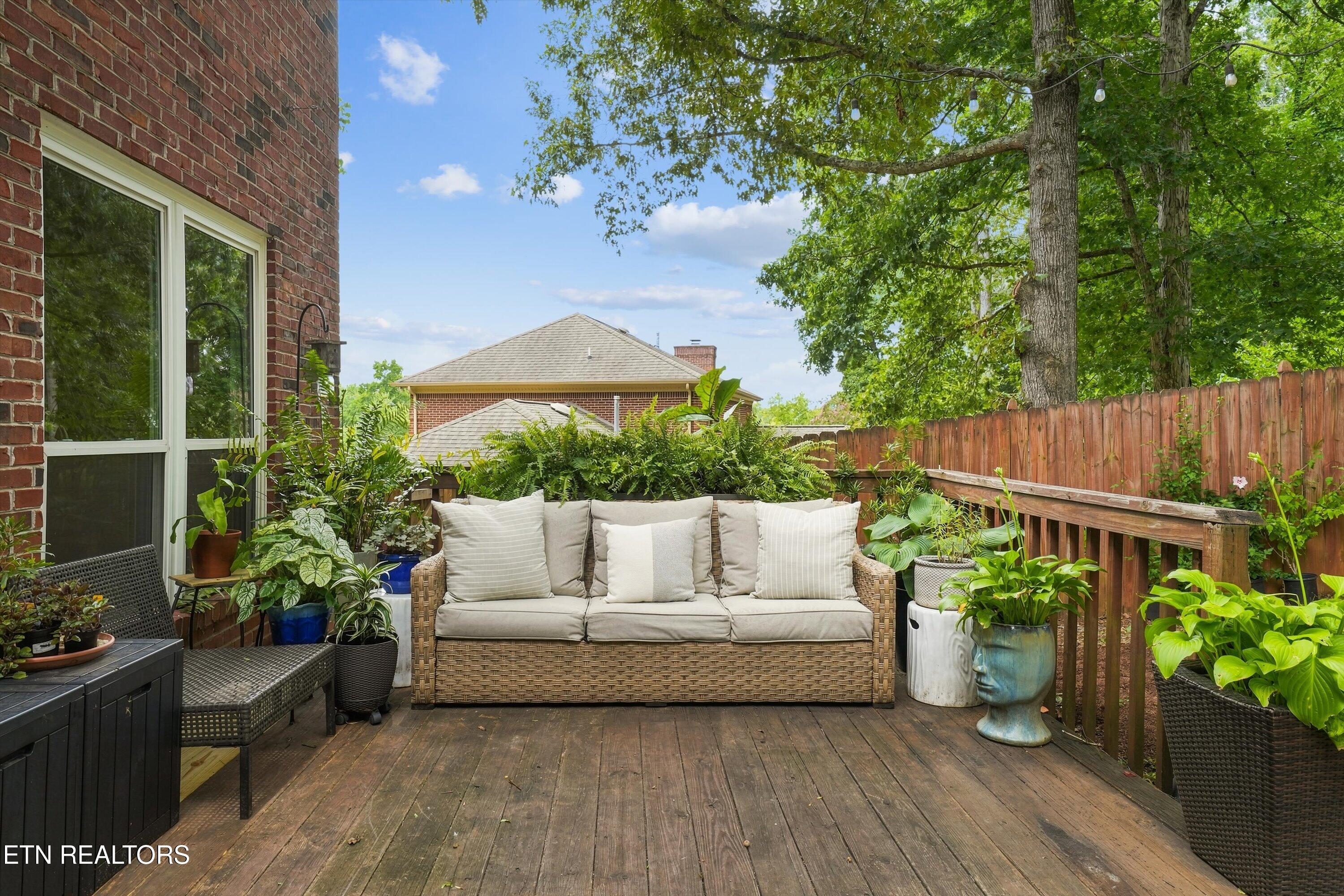 8409 Thornbury Court