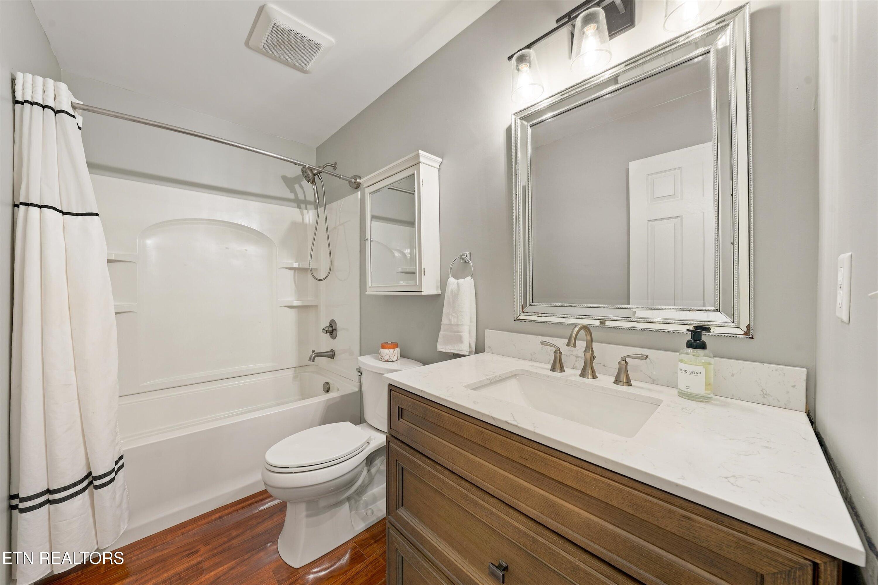 8409 Thornbury Court