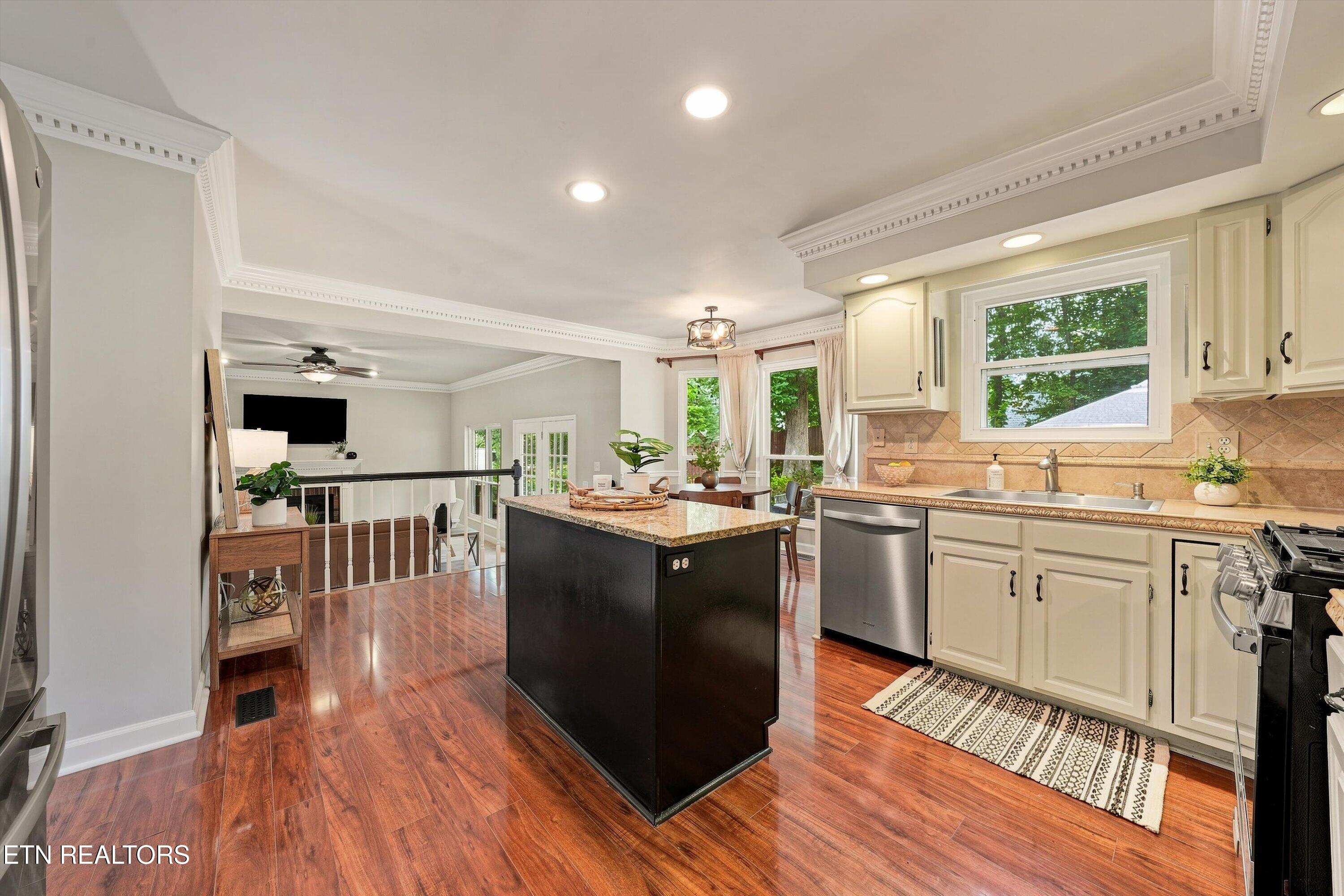 8409 Thornbury Court