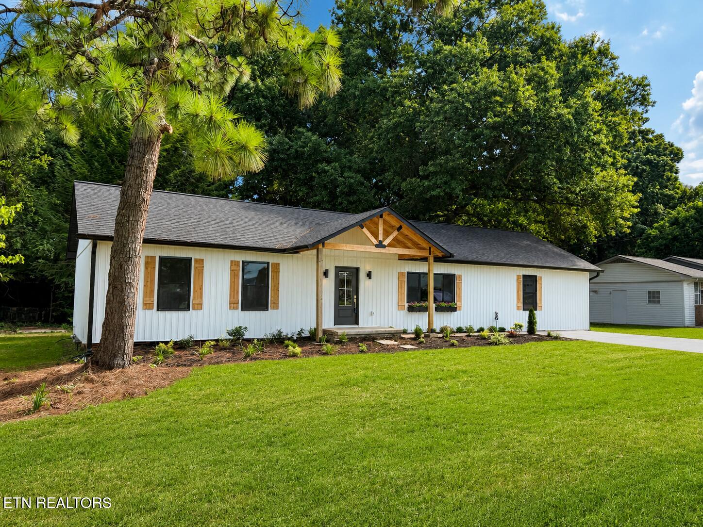 412 Sherwood Drive