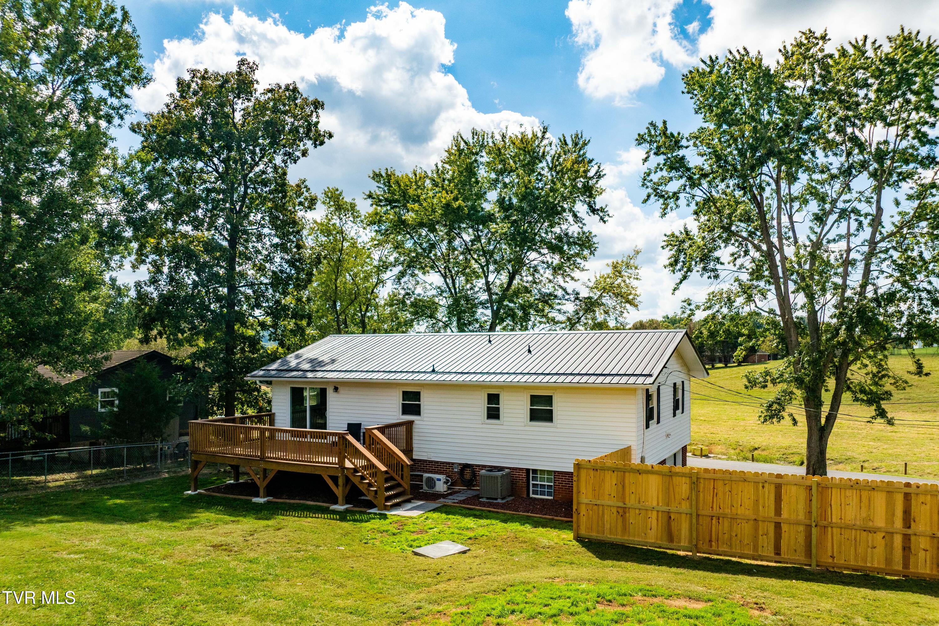 118 Greenmeadow Lane