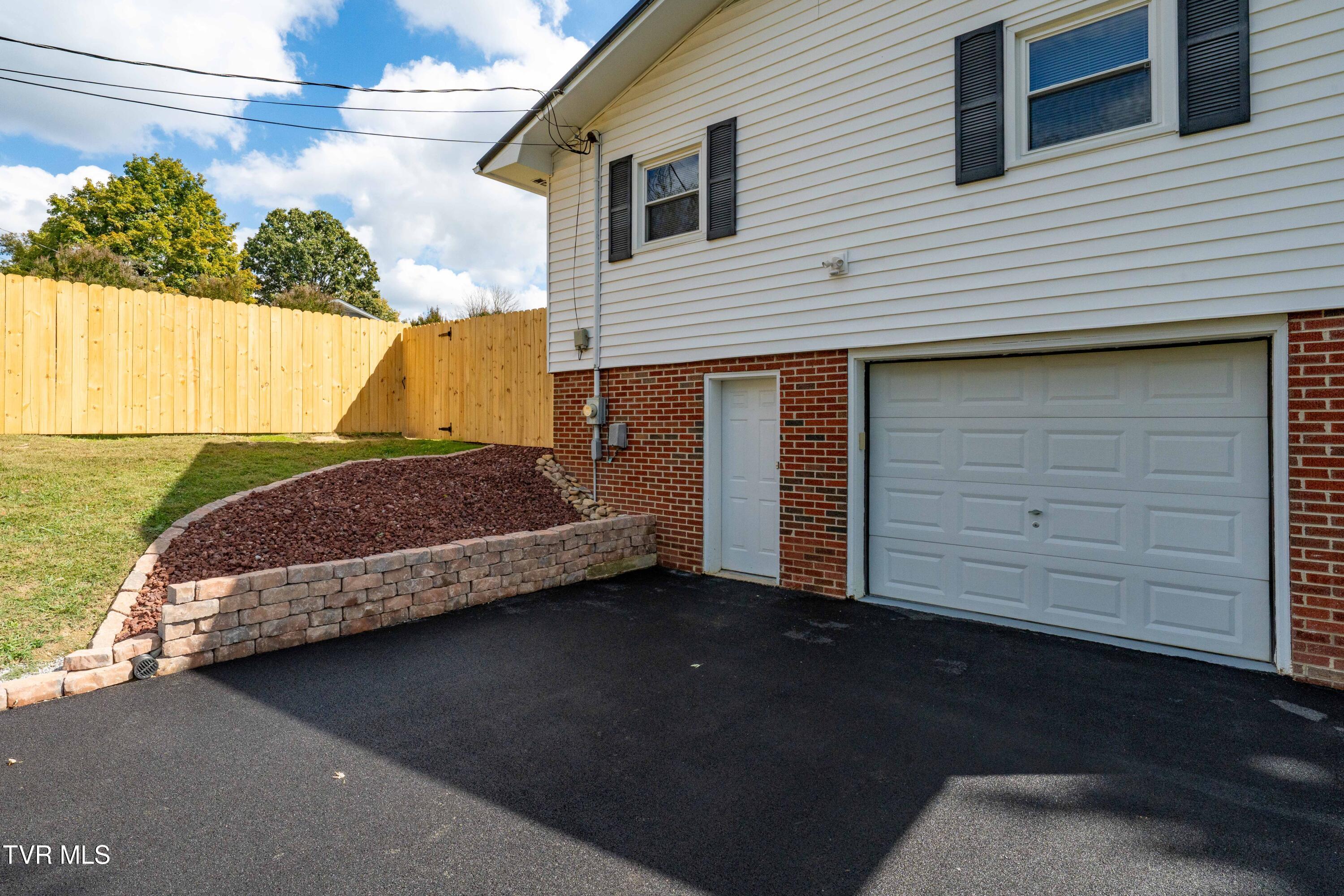 118 Greenmeadow Lane