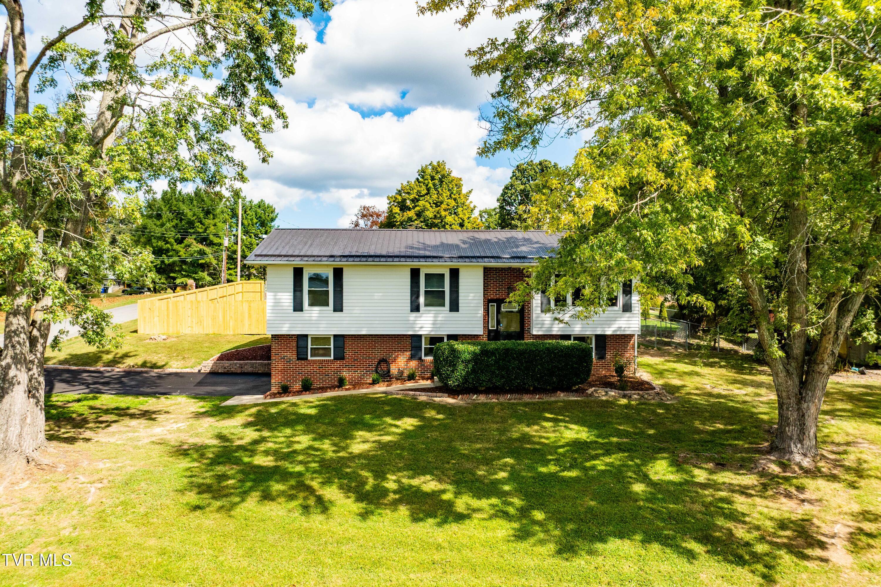 118 Greenmeadow Lane