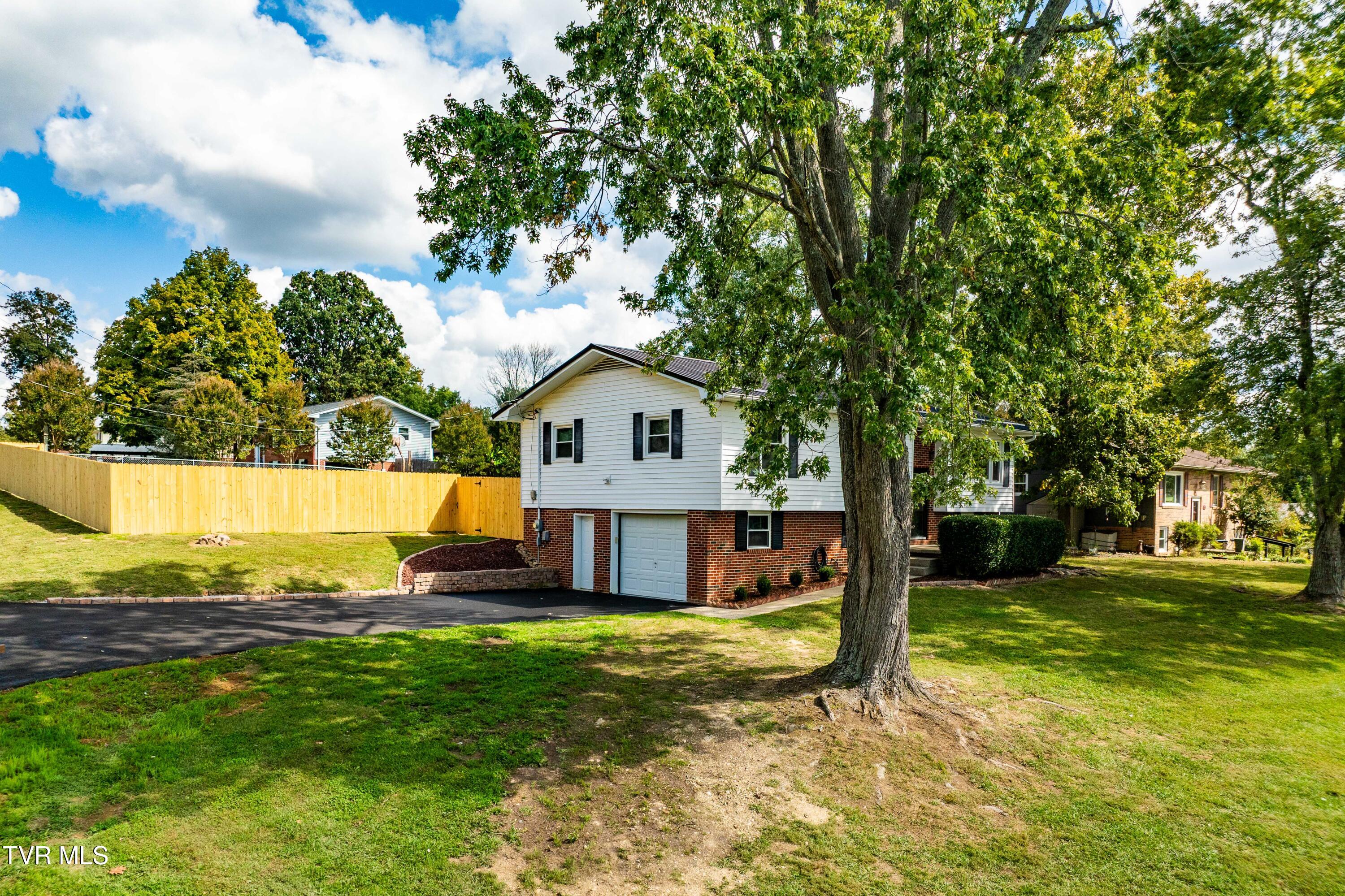 118 Greenmeadow Lane