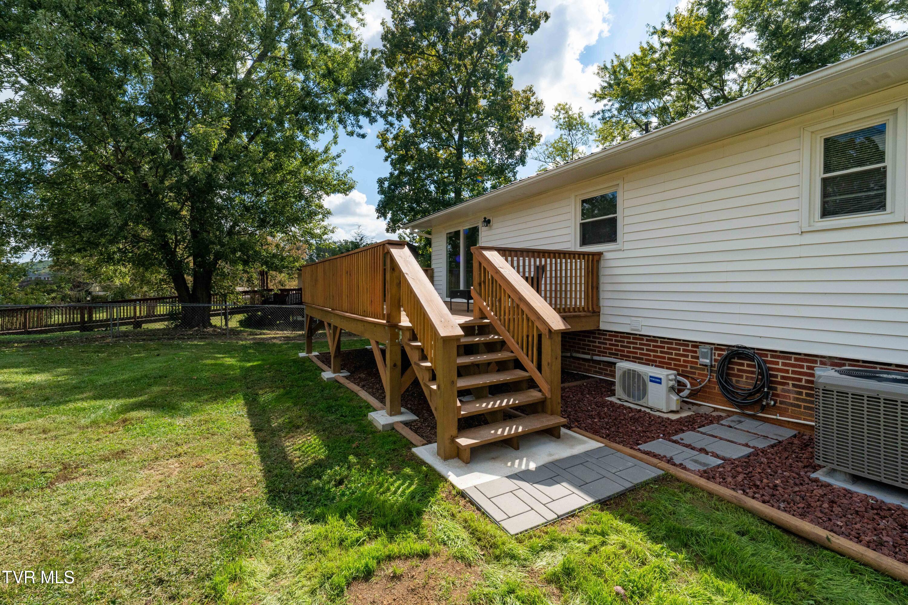 118 Greenmeadow Lane