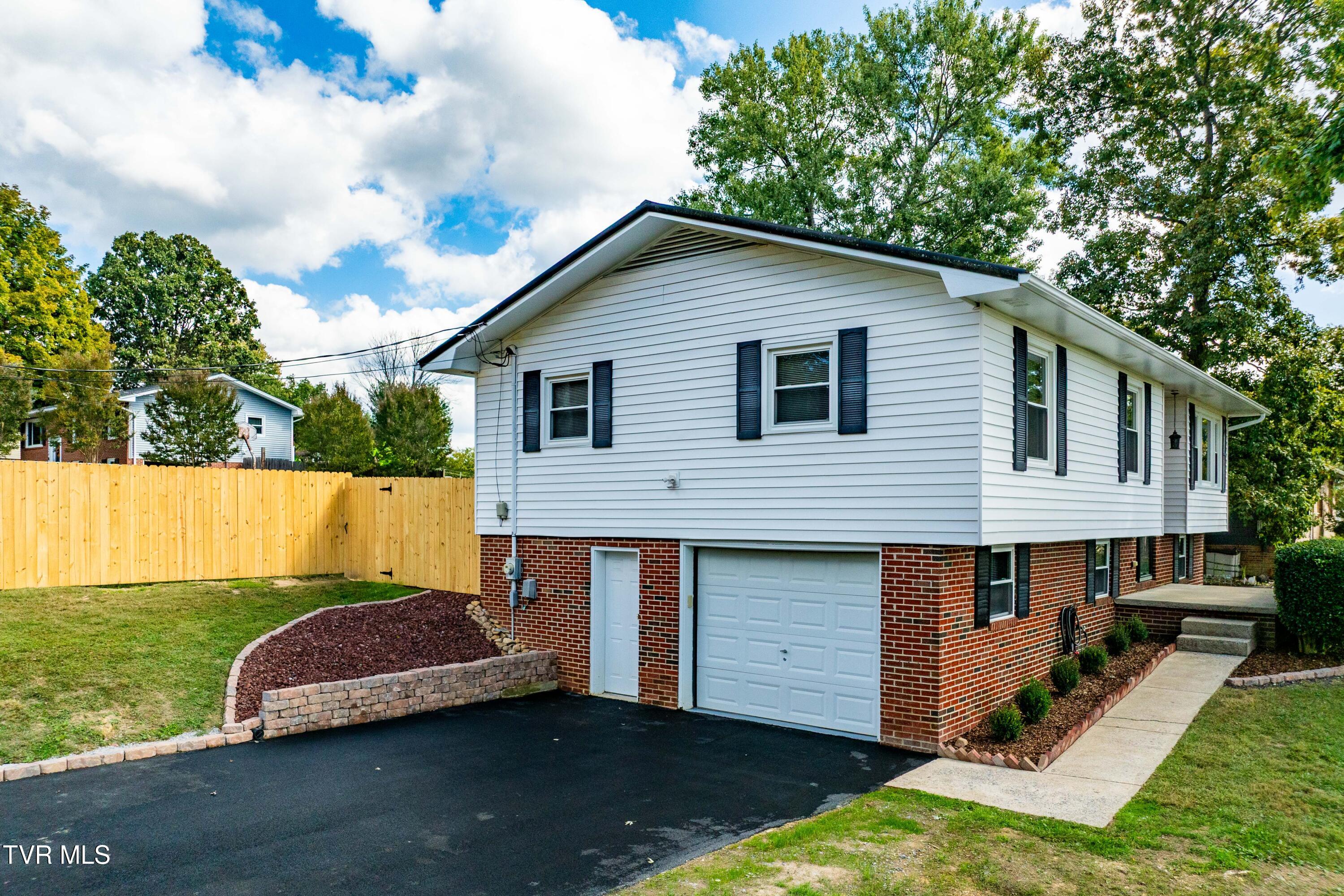 118 Greenmeadow Lane
