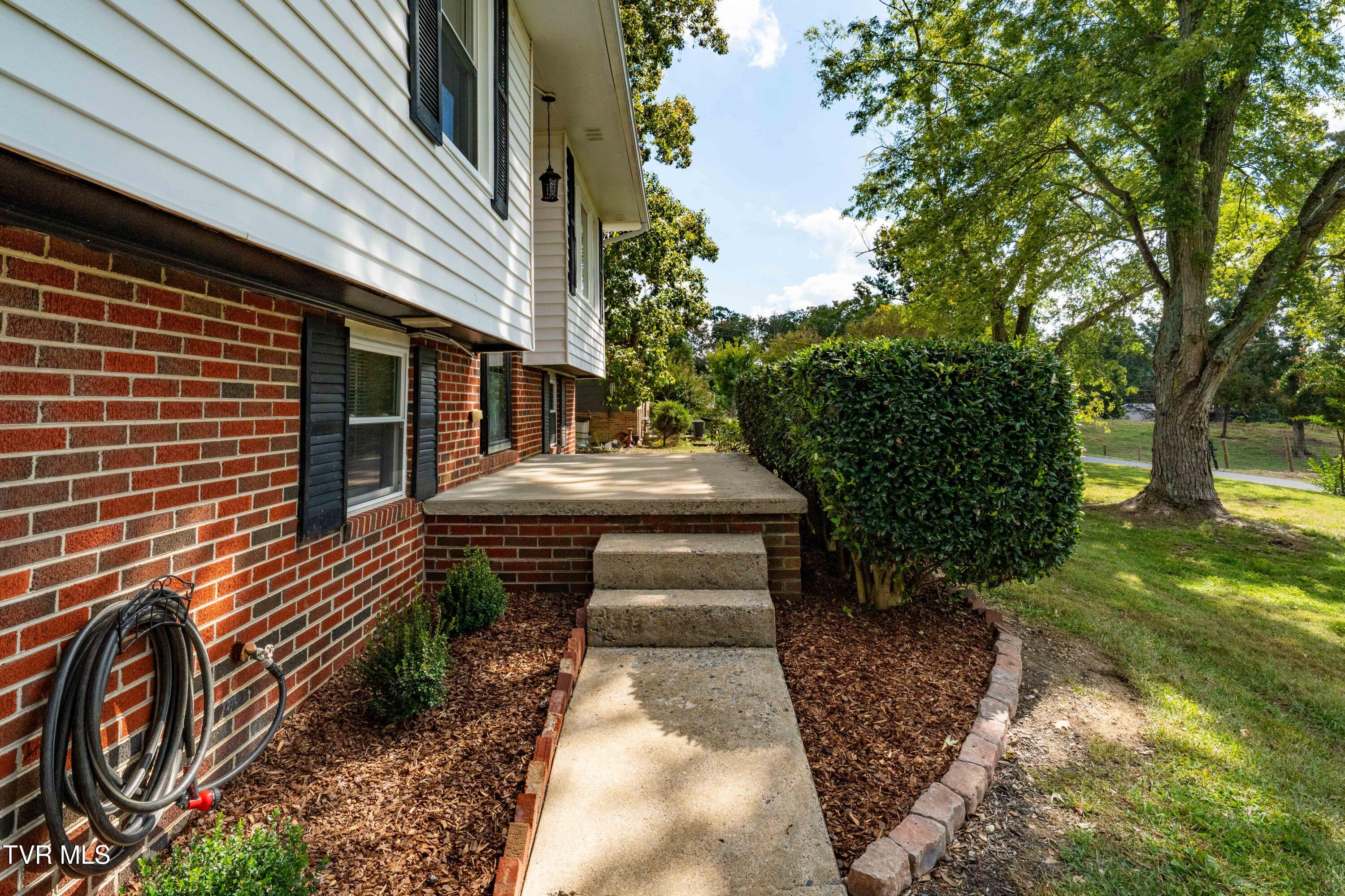 118 Greenmeadow Lane