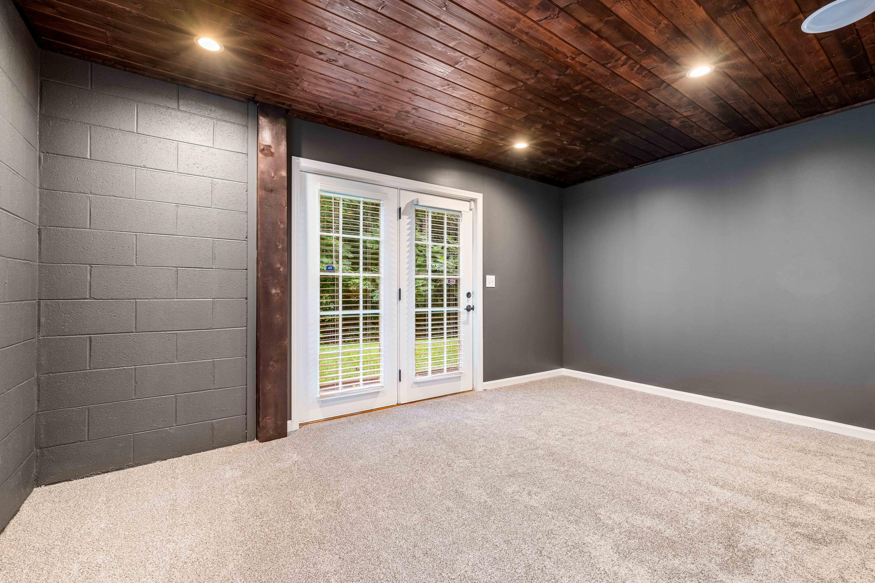615 Glen Oaks Place