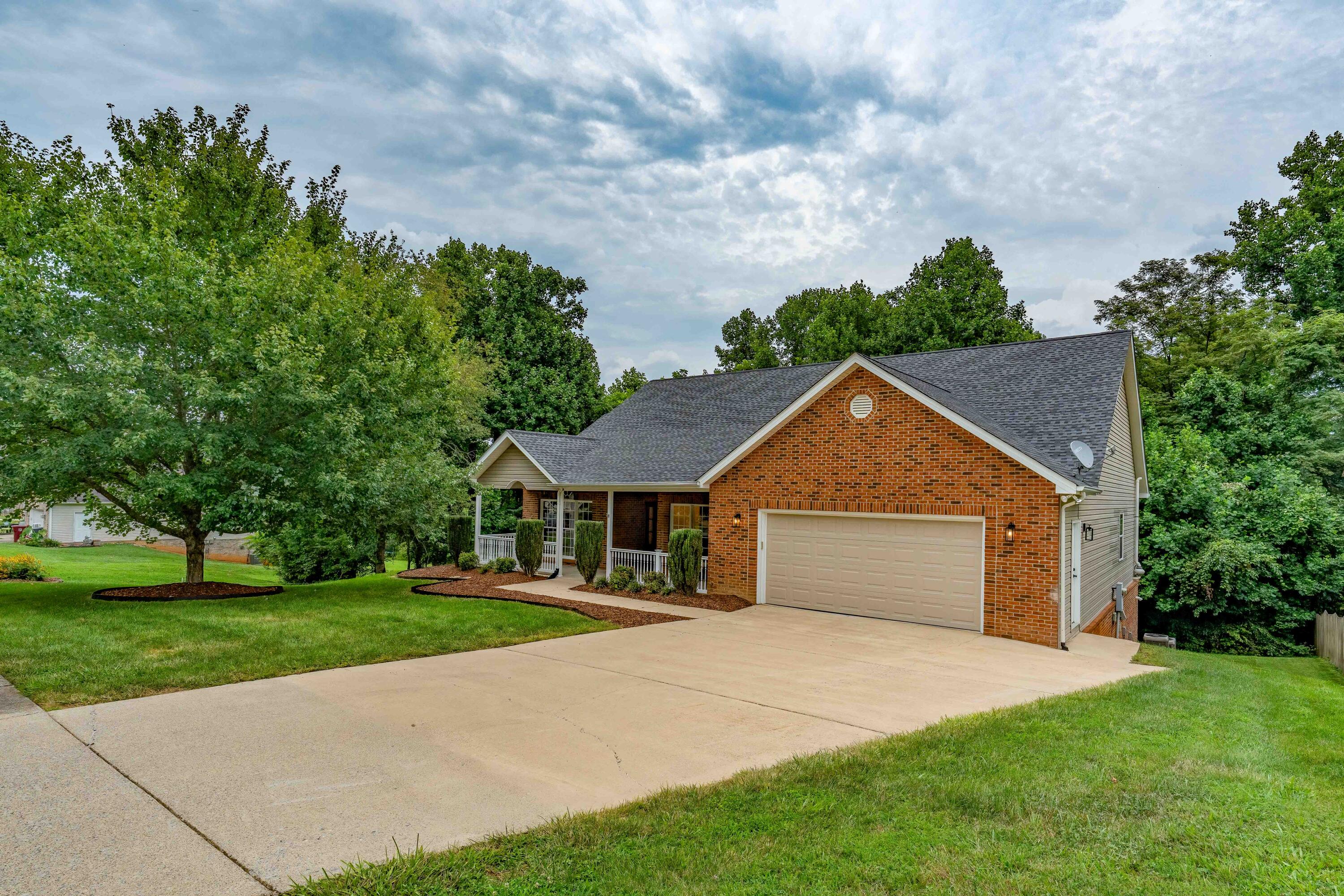 615 Glen Oaks Place