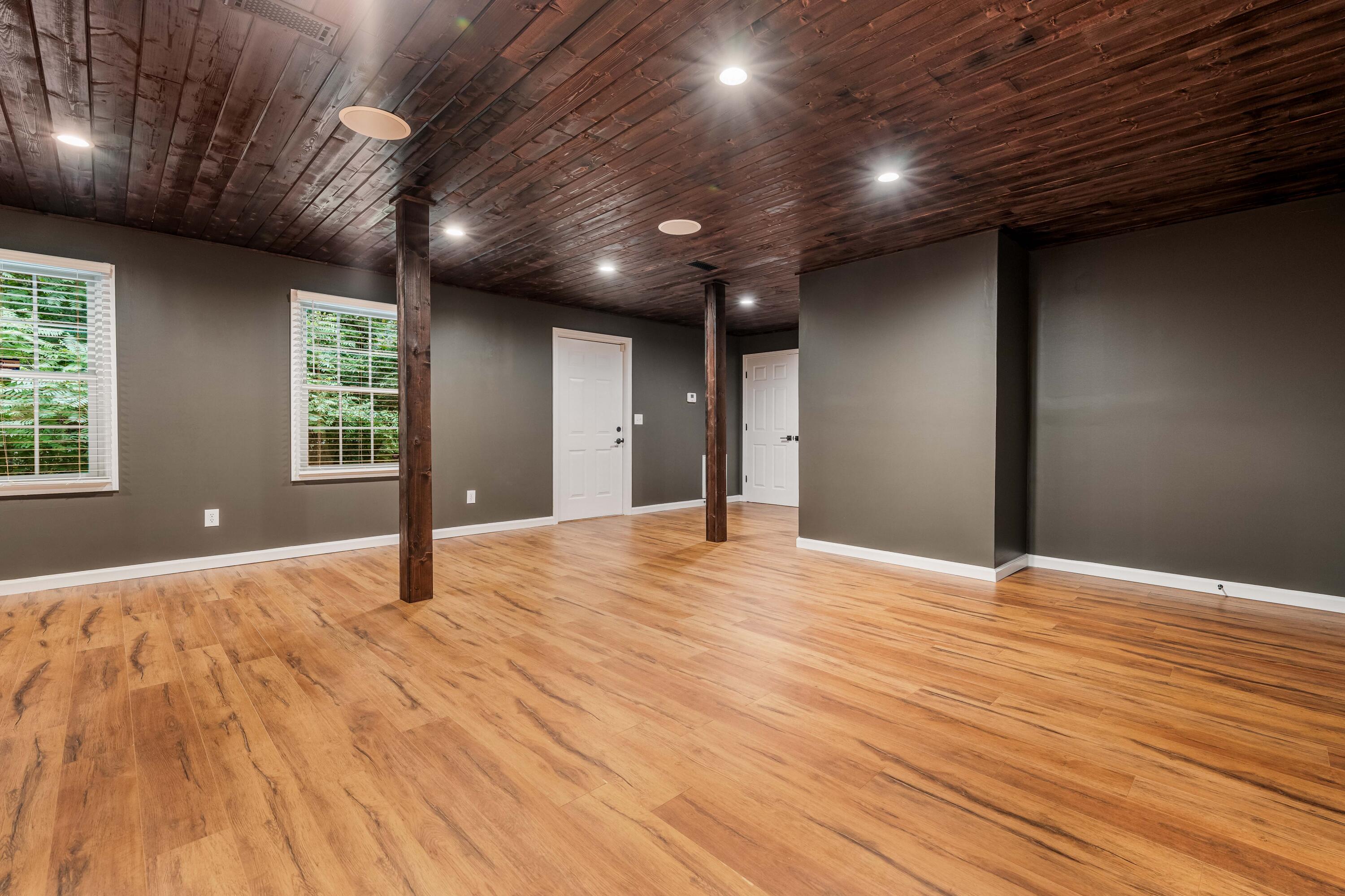615 Glen Oaks Place