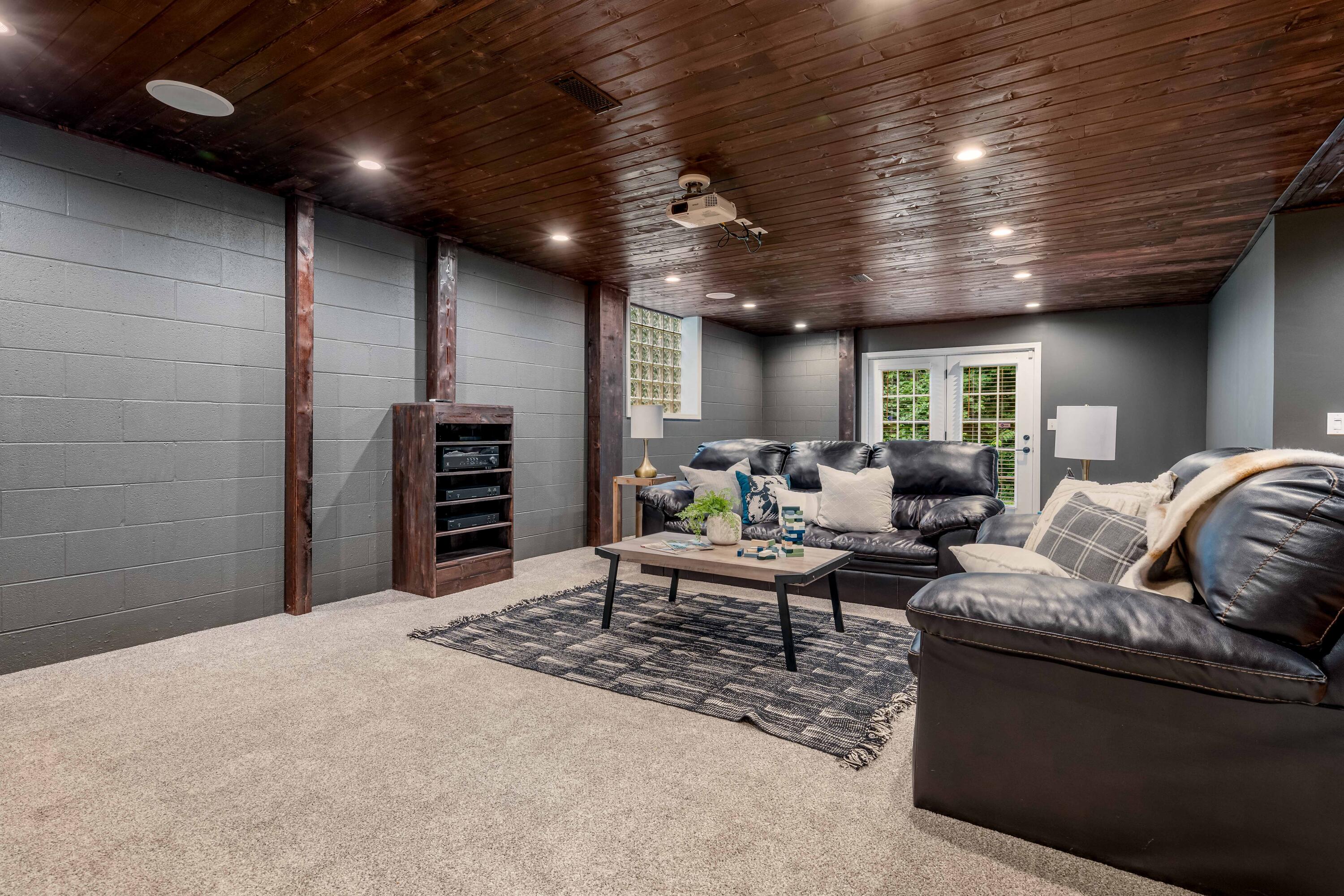 615 Glen Oaks Place