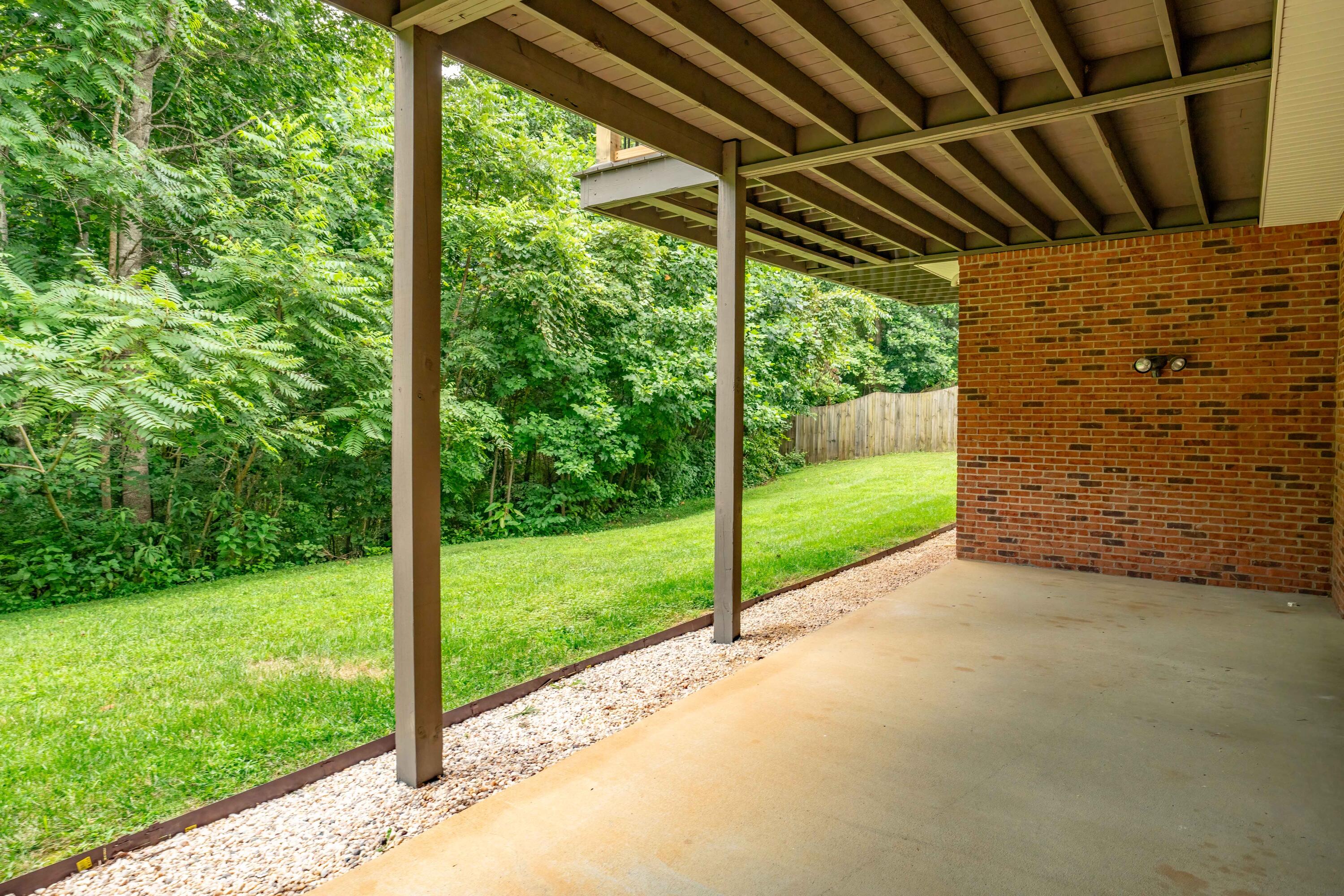 615 Glen Oaks Place