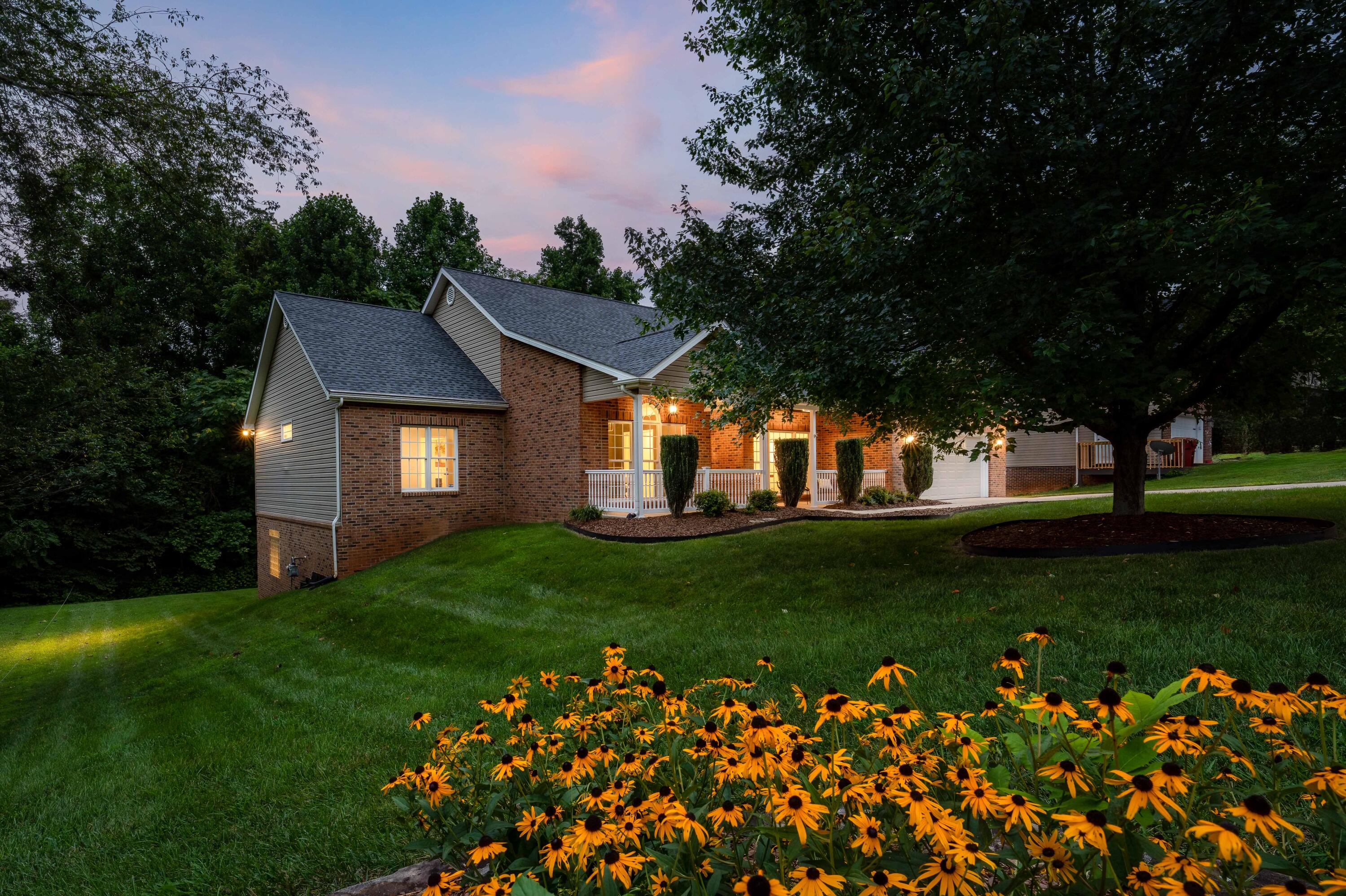 615 Glen Oaks Place