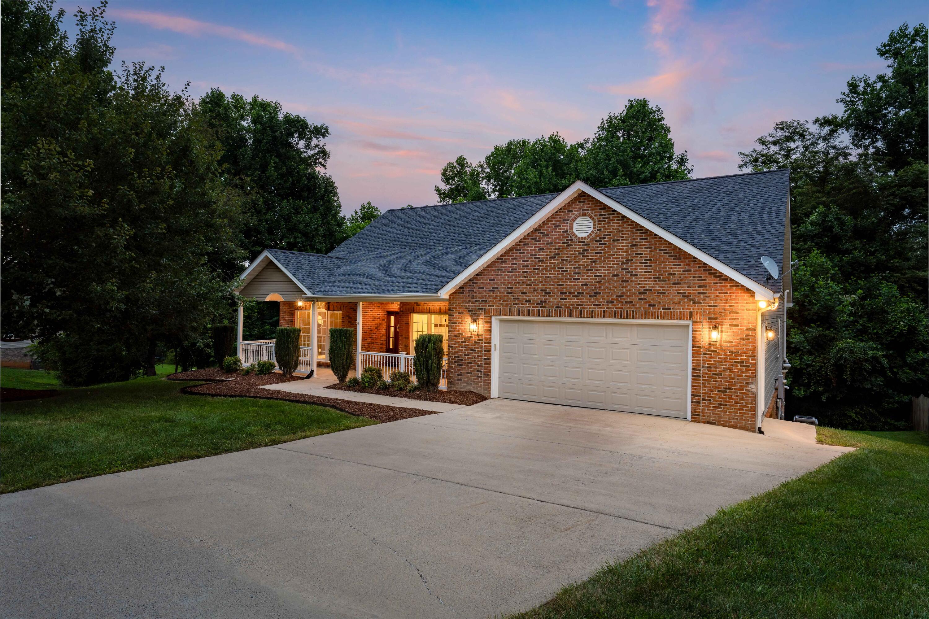 615 Glen Oaks Place
