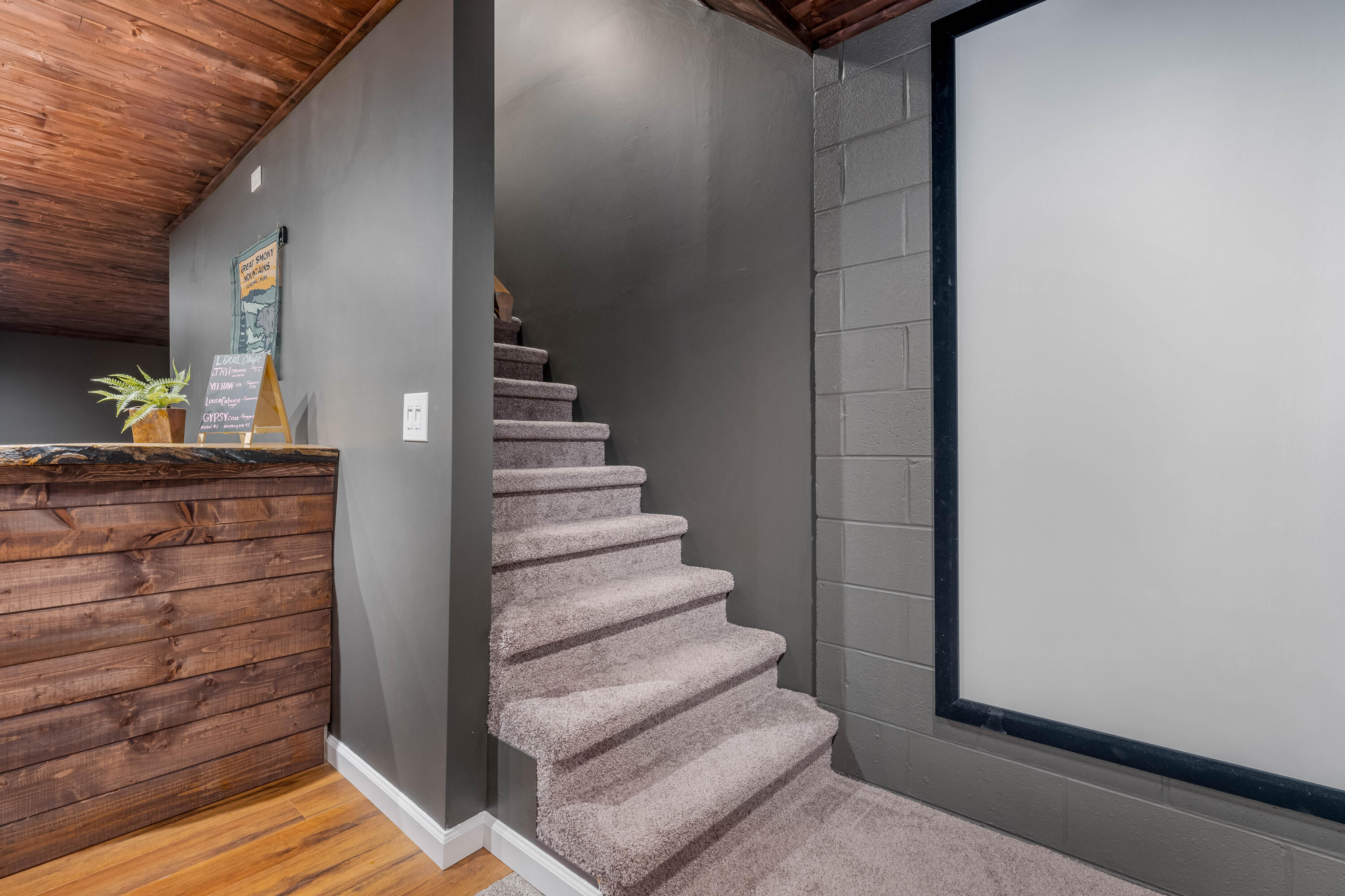 615 Glen Oaks Place