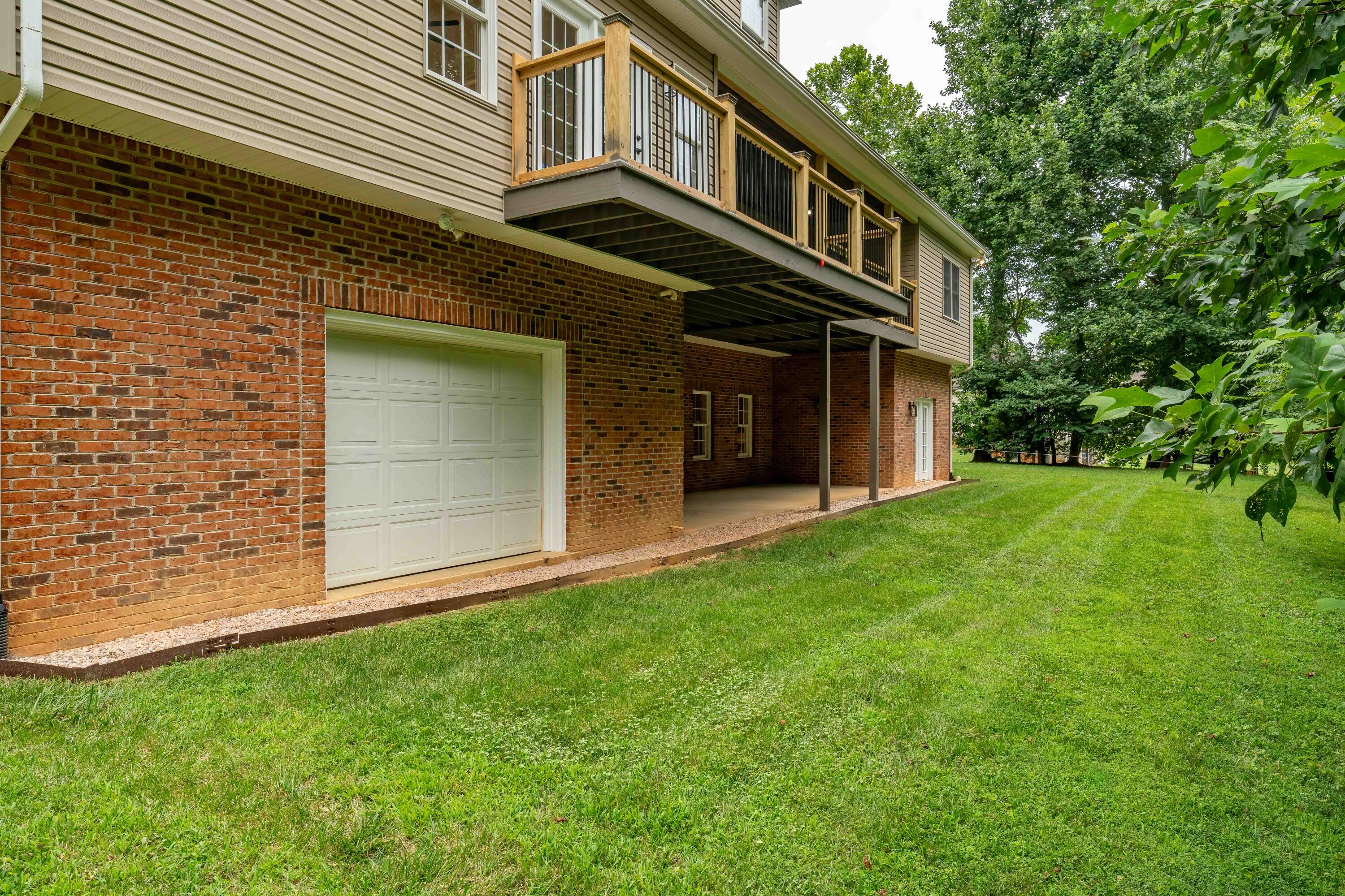 615 Glen Oaks Place