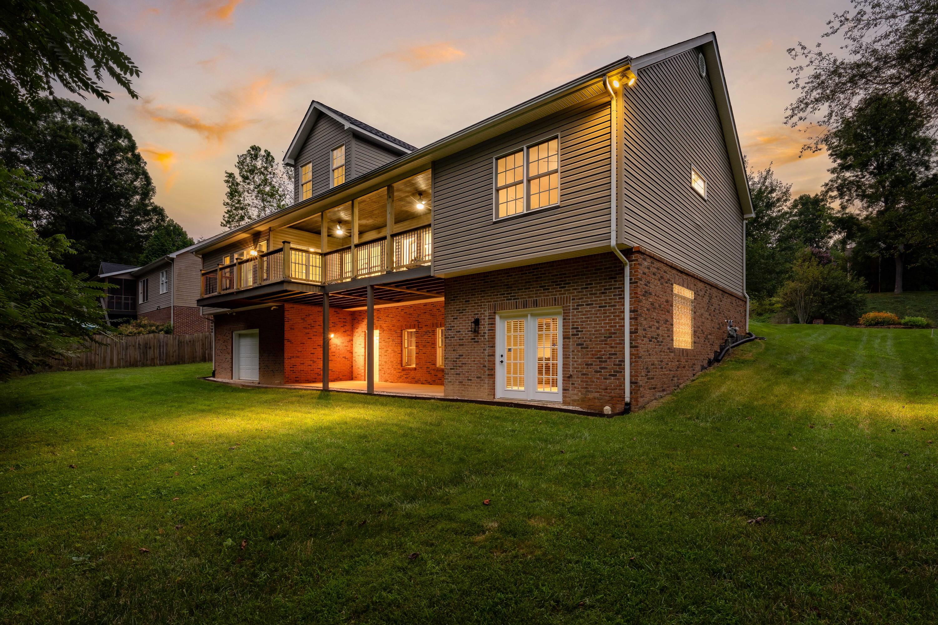 615 Glen Oaks Place