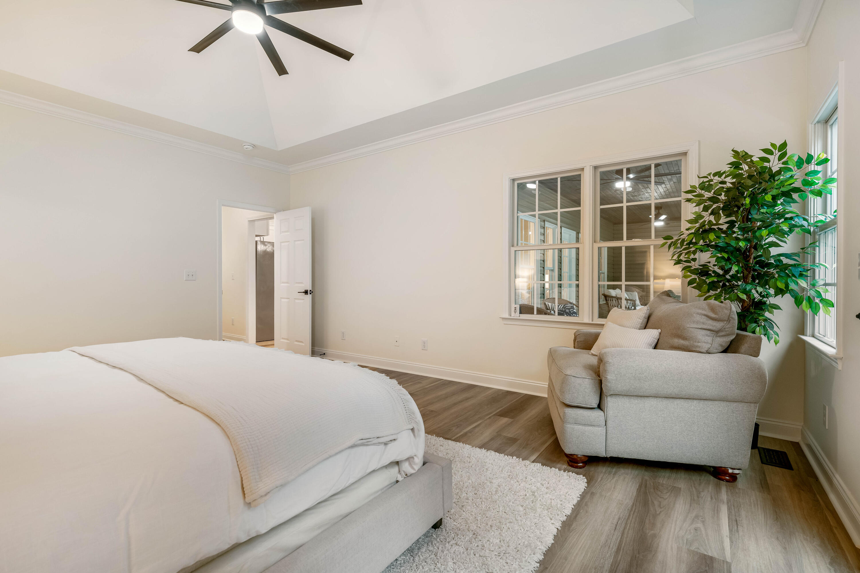 615 Glen Oaks Place