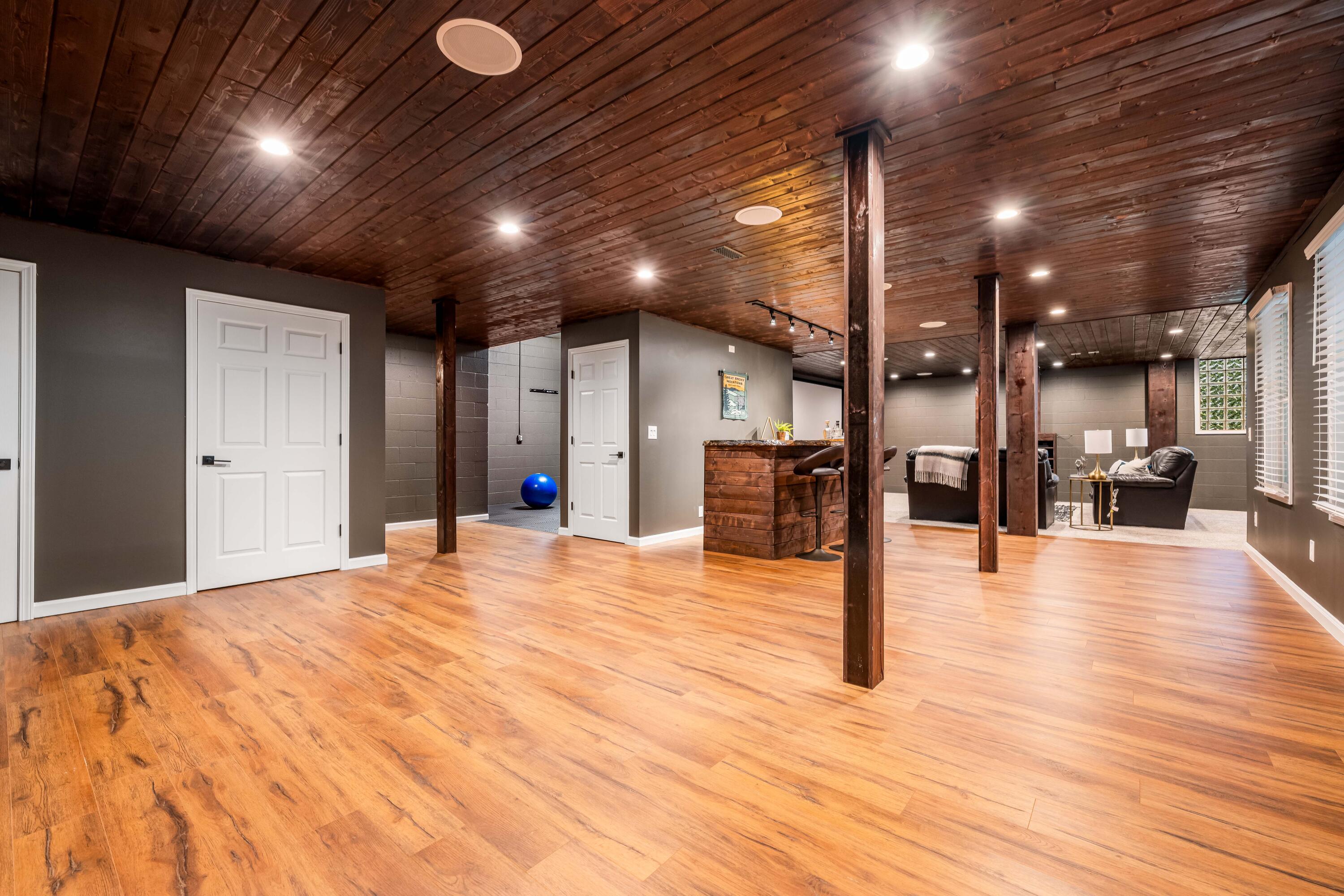 615 Glen Oaks Place