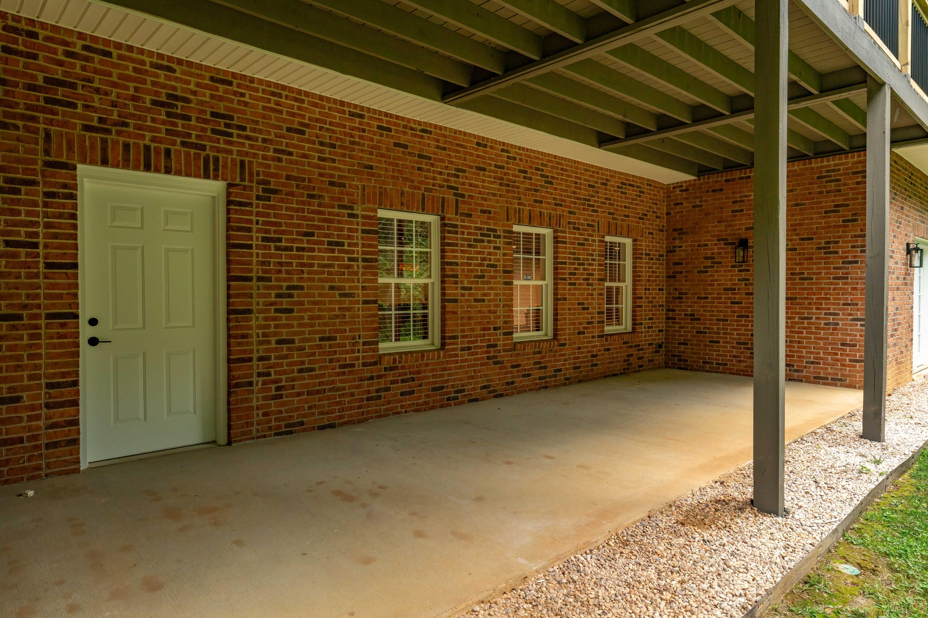615 Glen Oaks Place