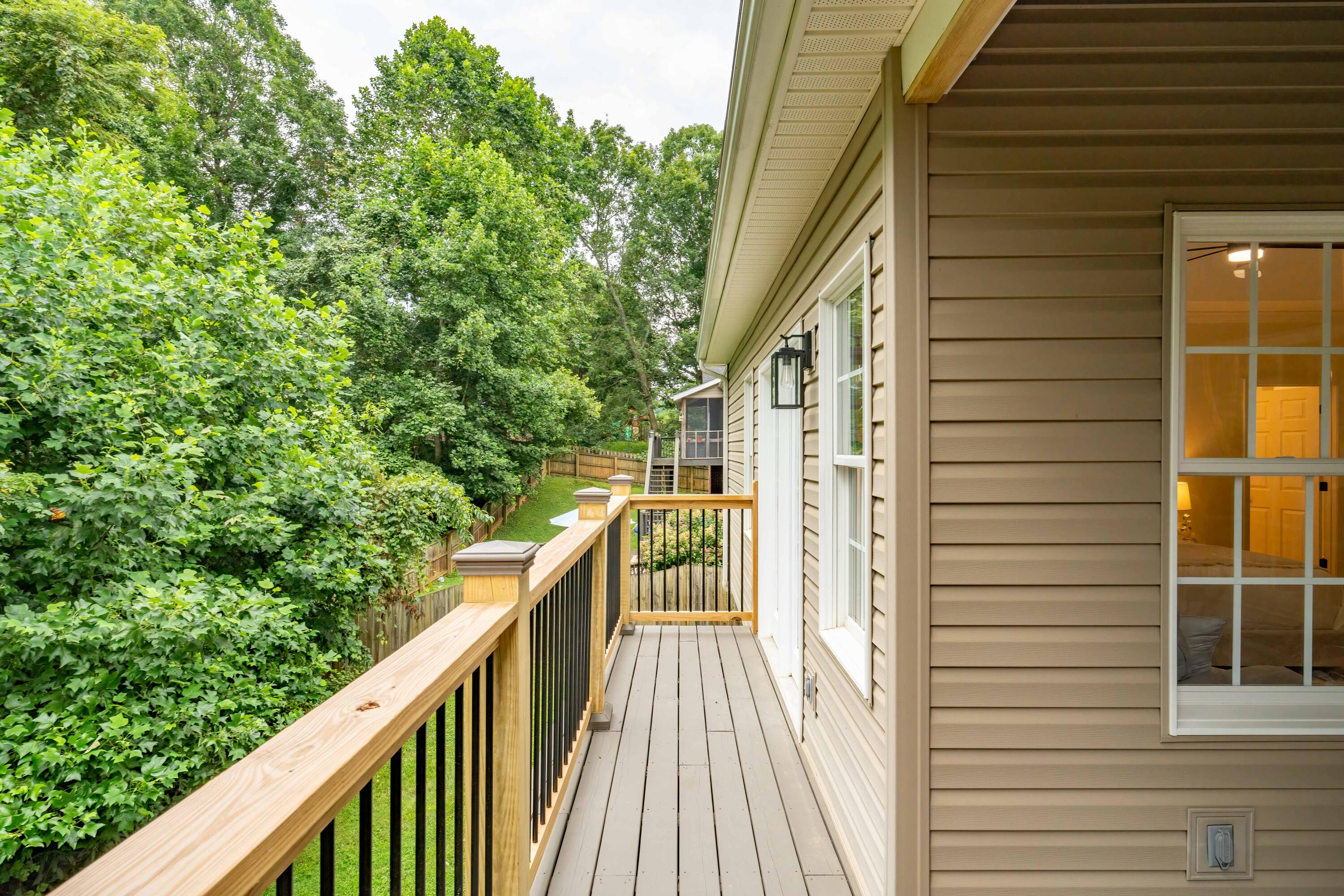 615 Glen Oaks Place