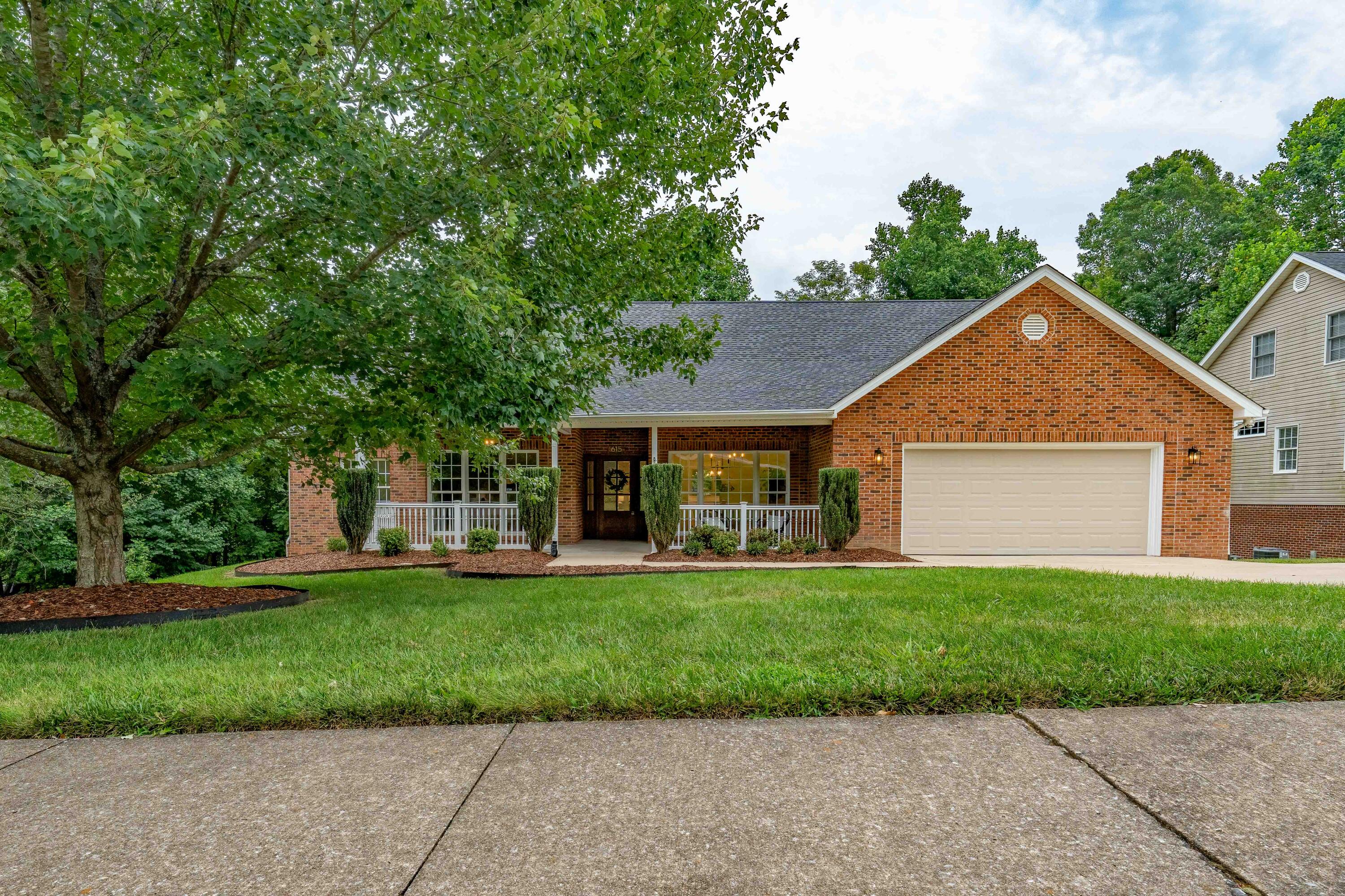 615 Glen Oaks Place