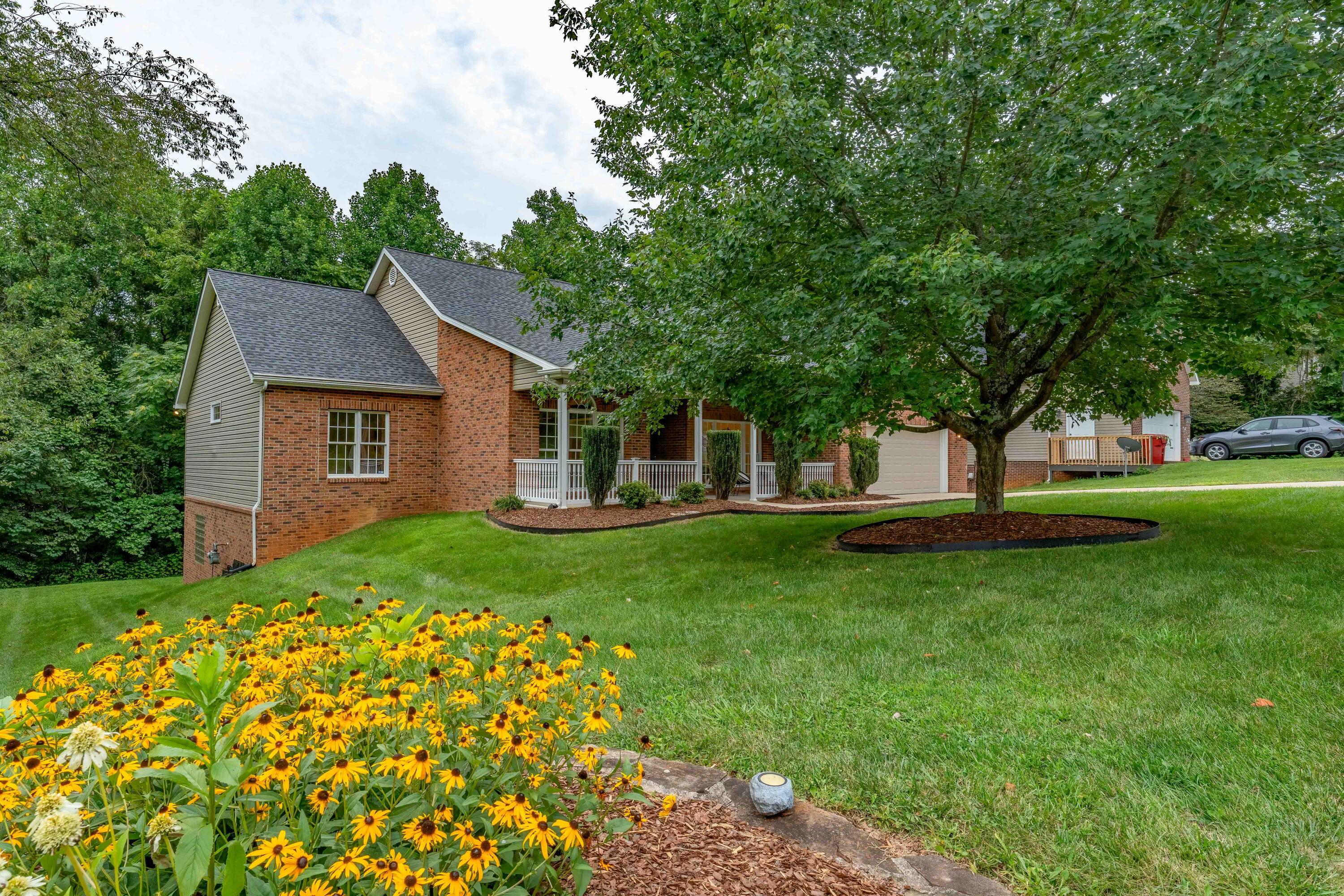 615 Glen Oaks Place